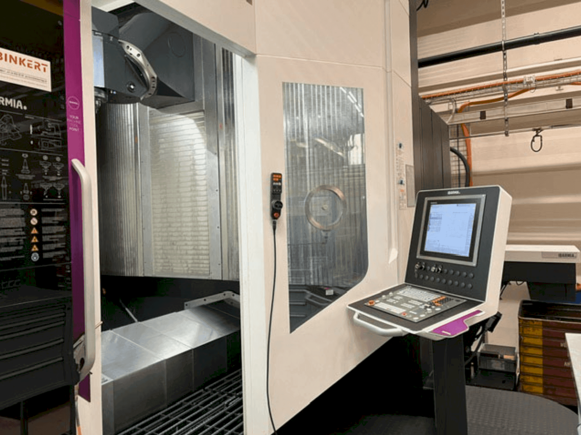 MACHINE_IMG_ALT_FRONT_VIEW