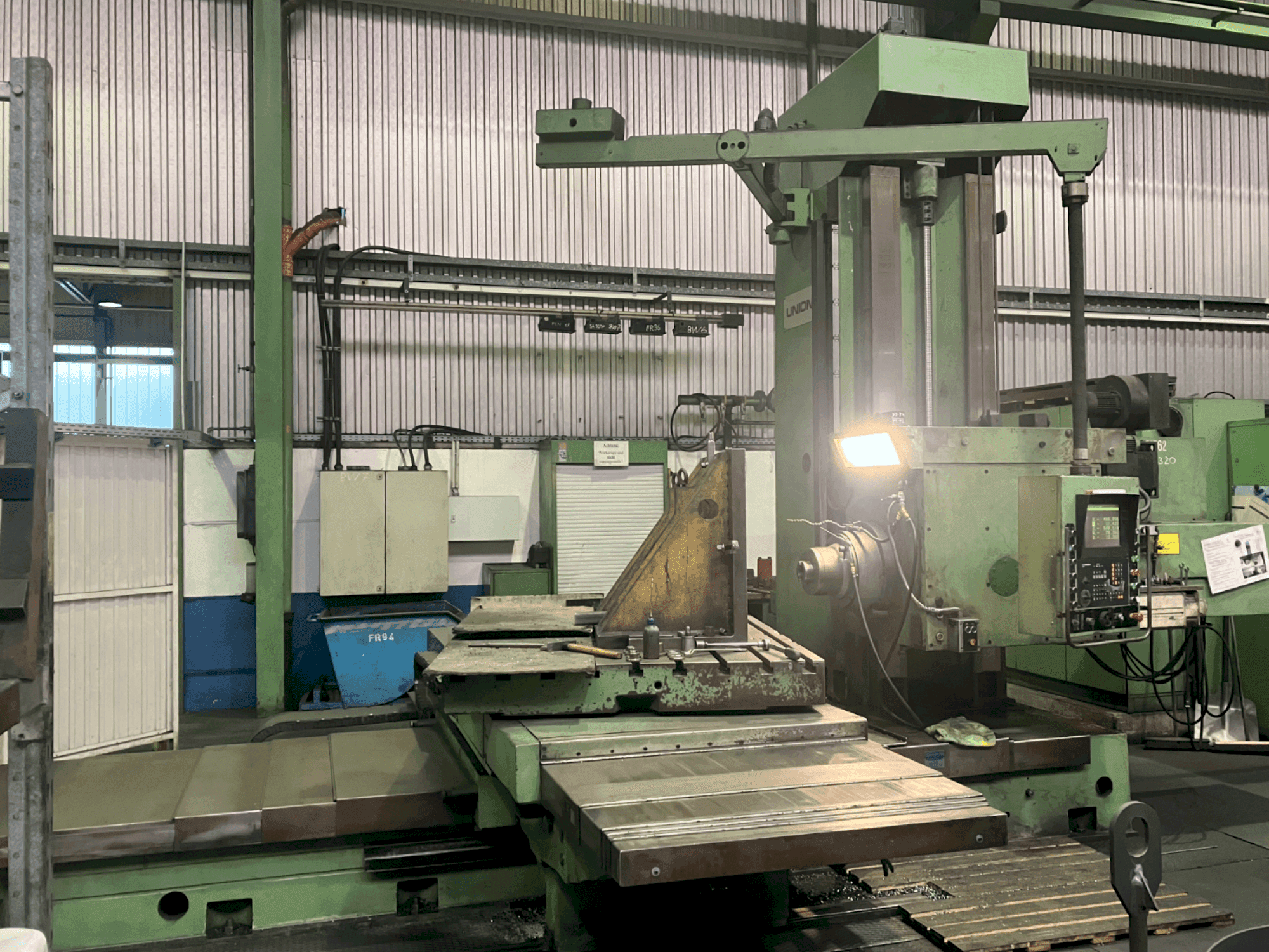 MACHINE_IMG_ALT_FRONT_VIEW