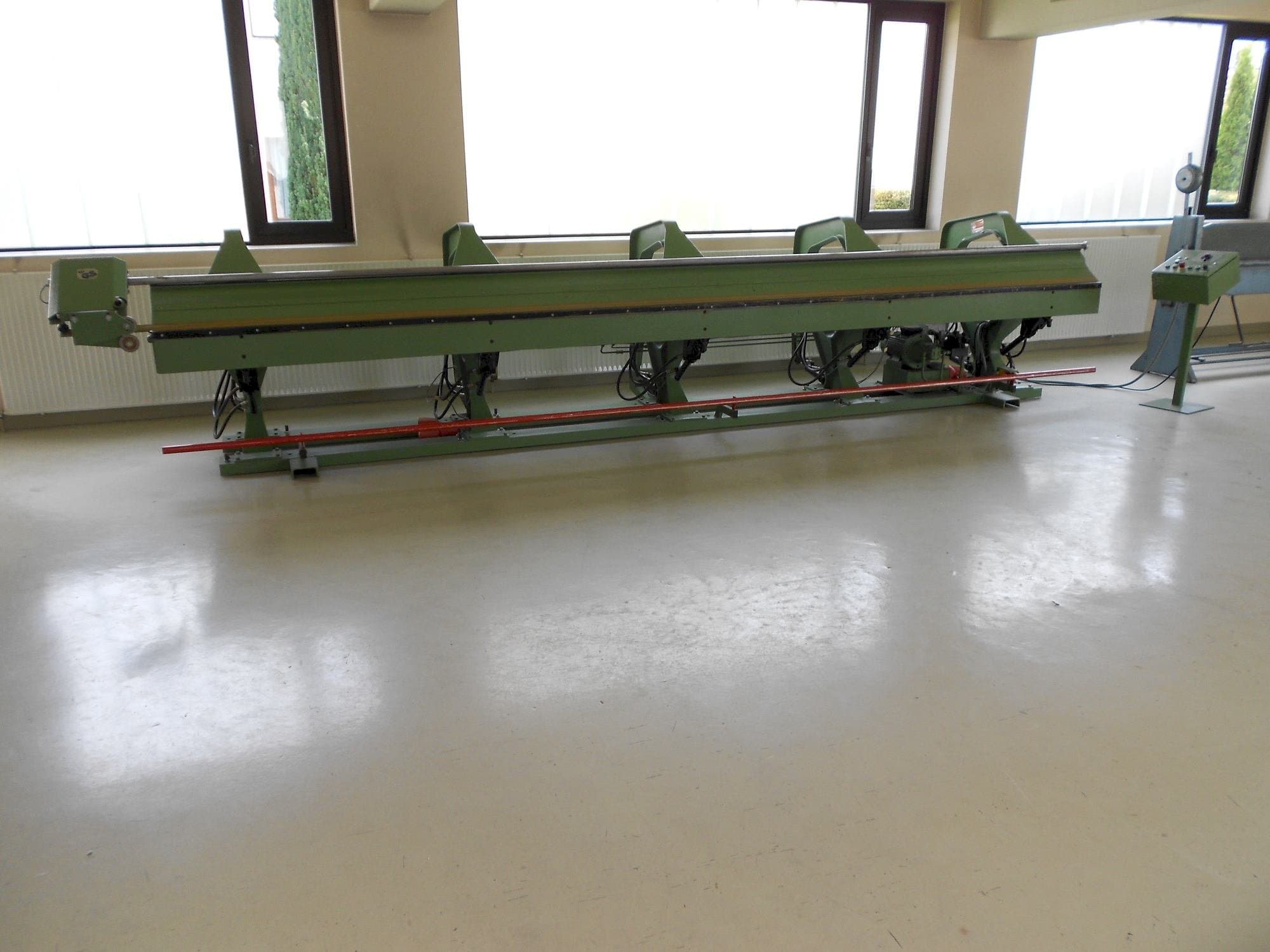 MACHINE_IMG_ALT_FRONT_VIEW