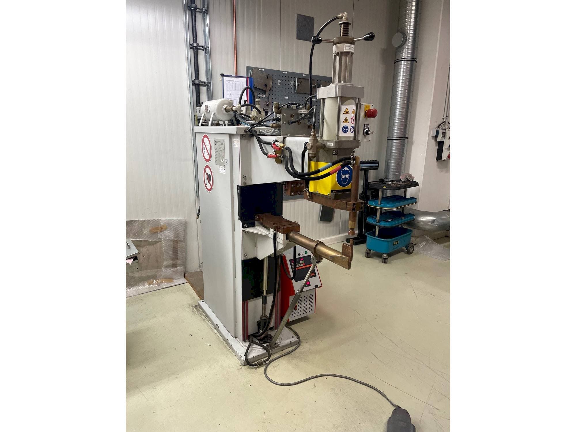 MACHINE_IMG_ALT_FRONT_VIEW