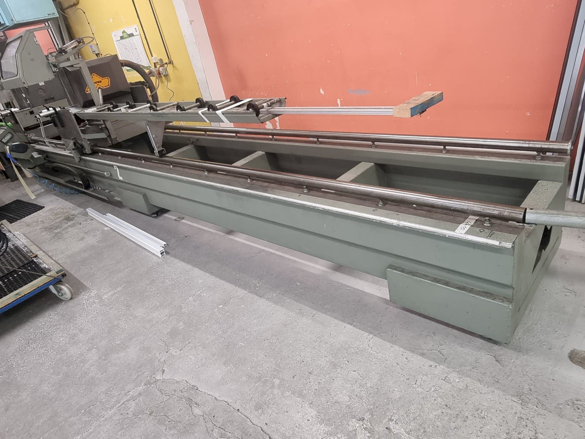 MACHINE_IMG_ALT_FRONT_VIEW