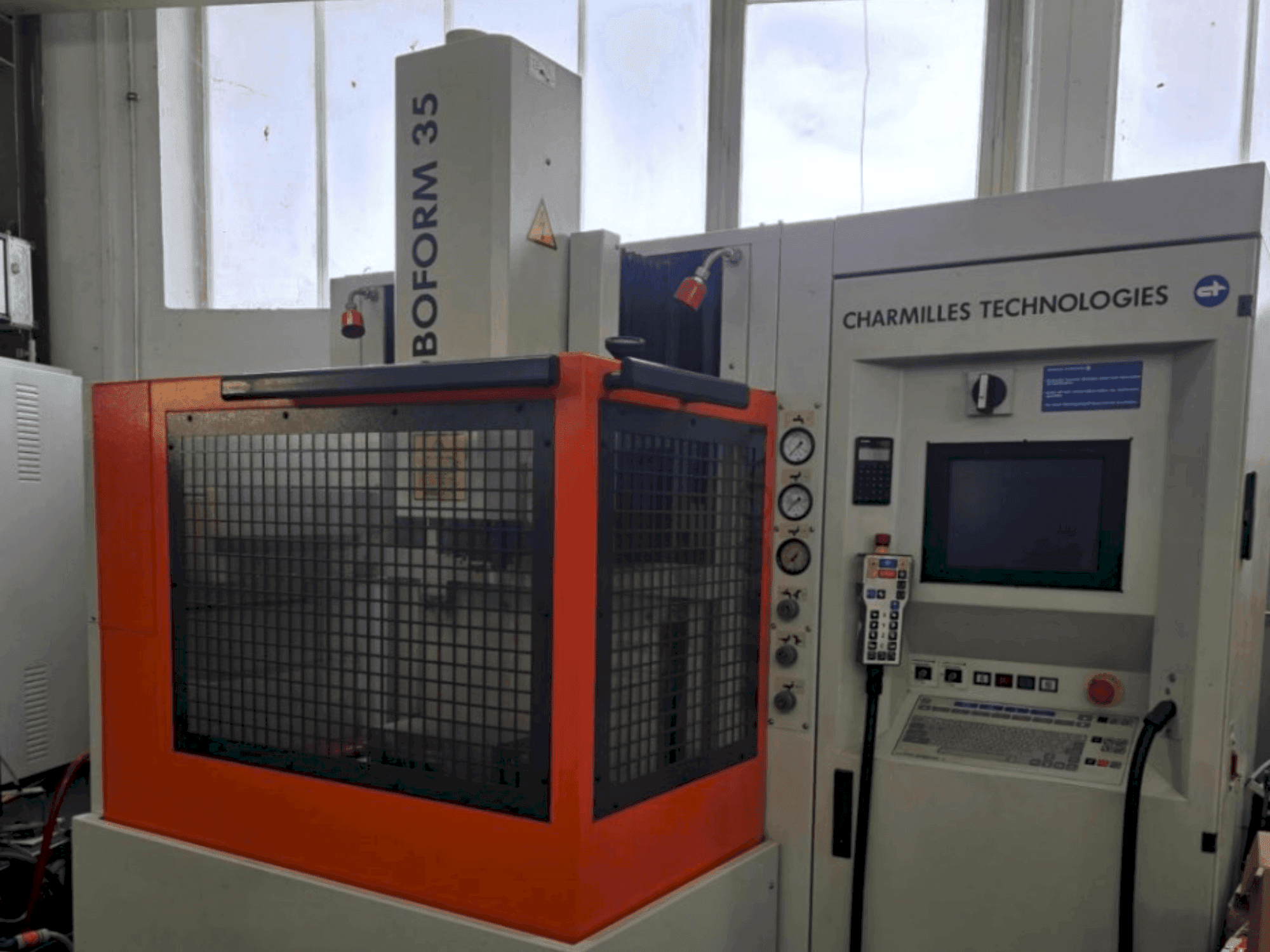 MACHINE_IMG_ALT_FRONT_VIEW