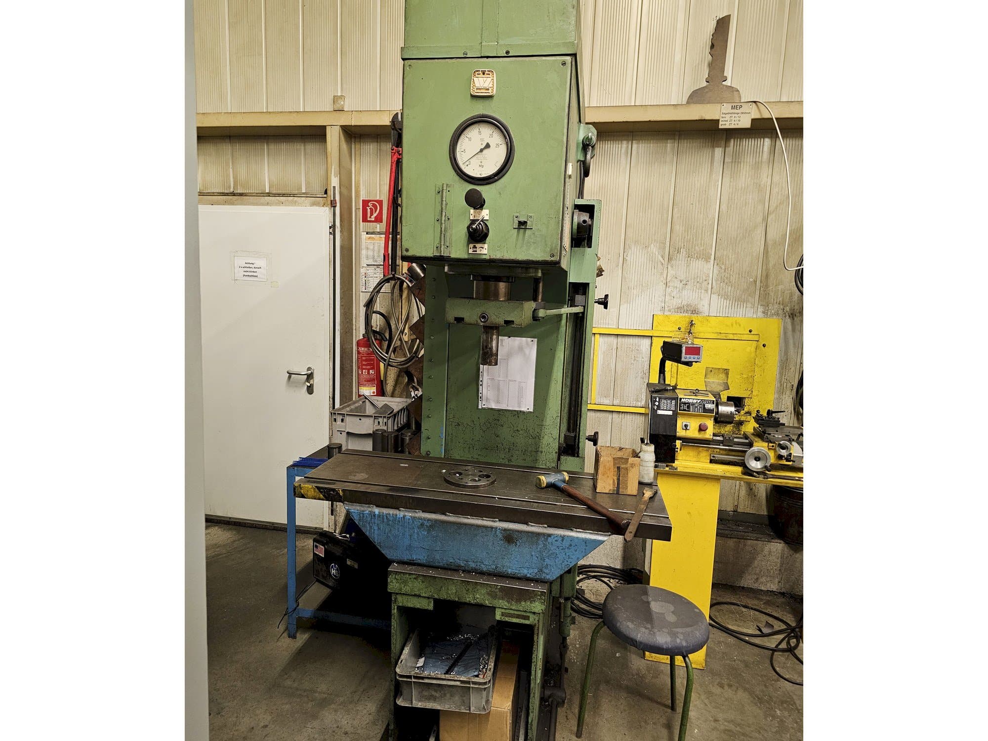 MACHINE_IMG_ALT_FRONT_VIEW