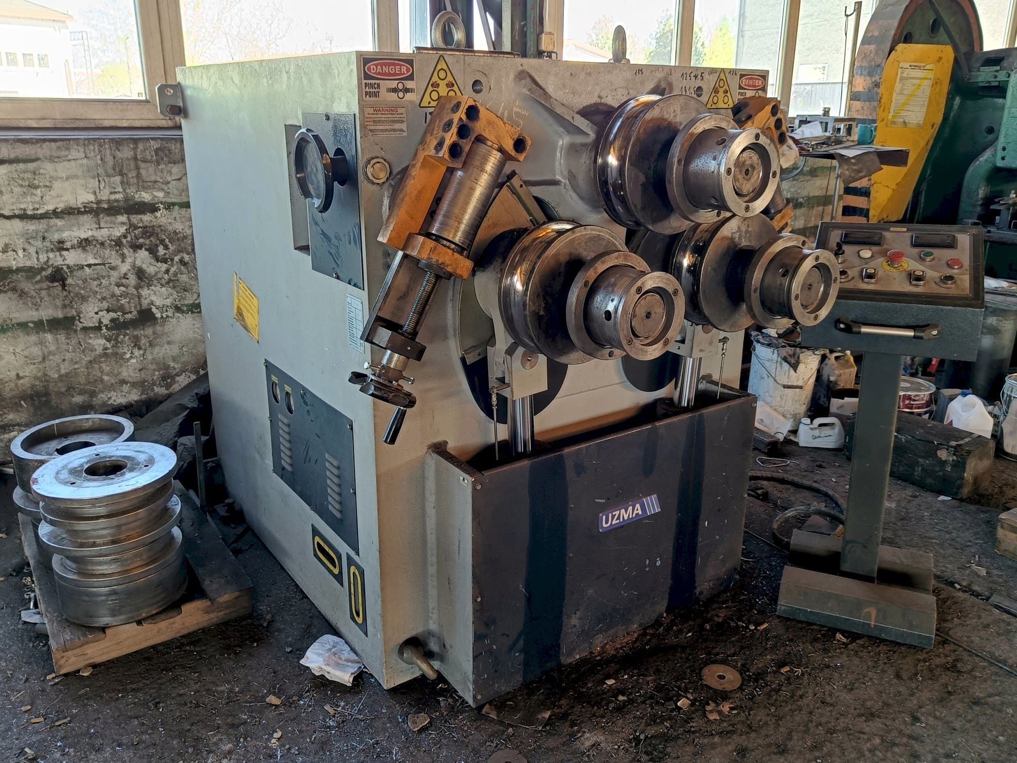 MACHINE_IMG_ALT_FRONT_VIEW
