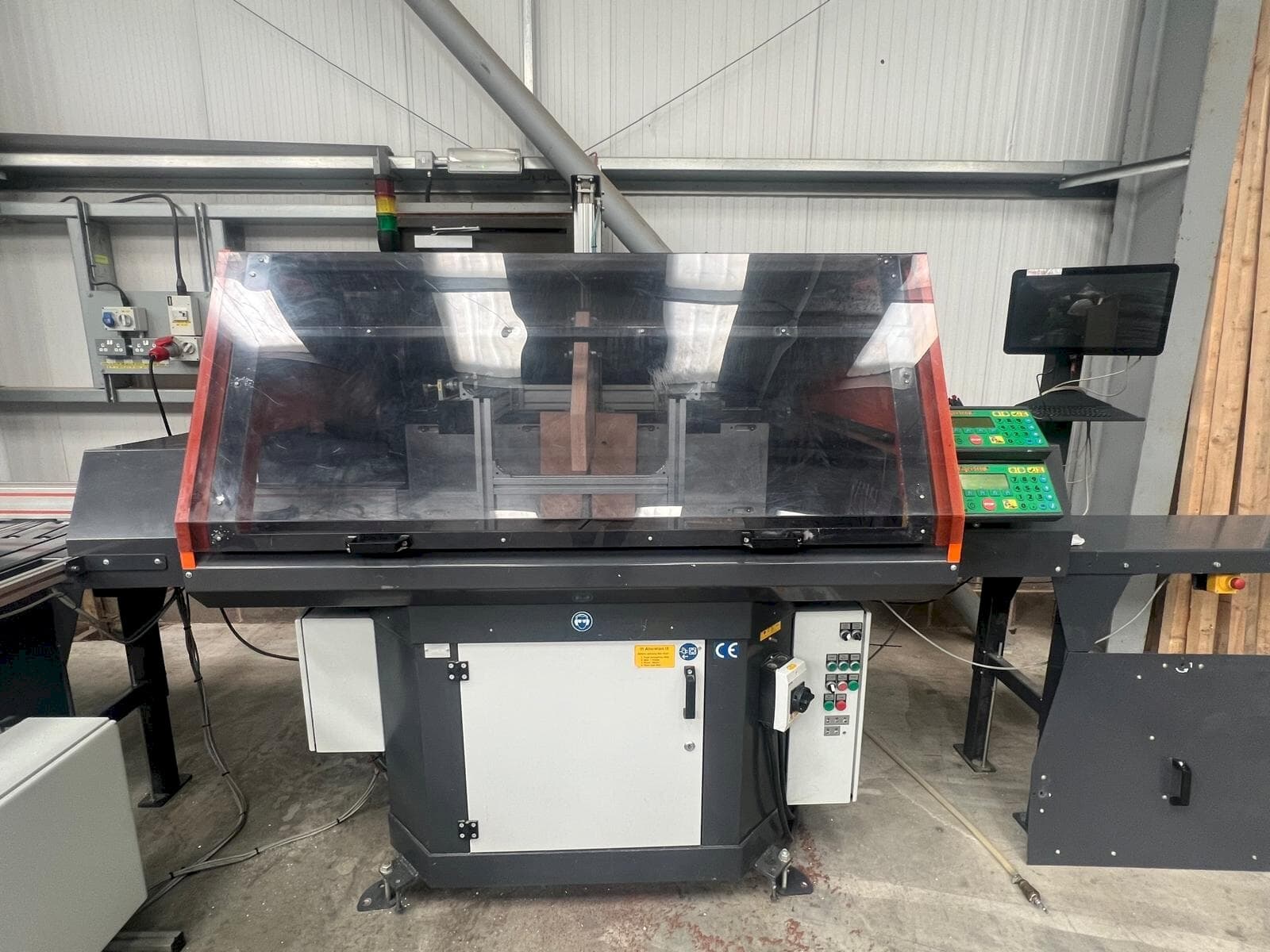 MACHINE_IMG_ALT_FRONT_VIEW