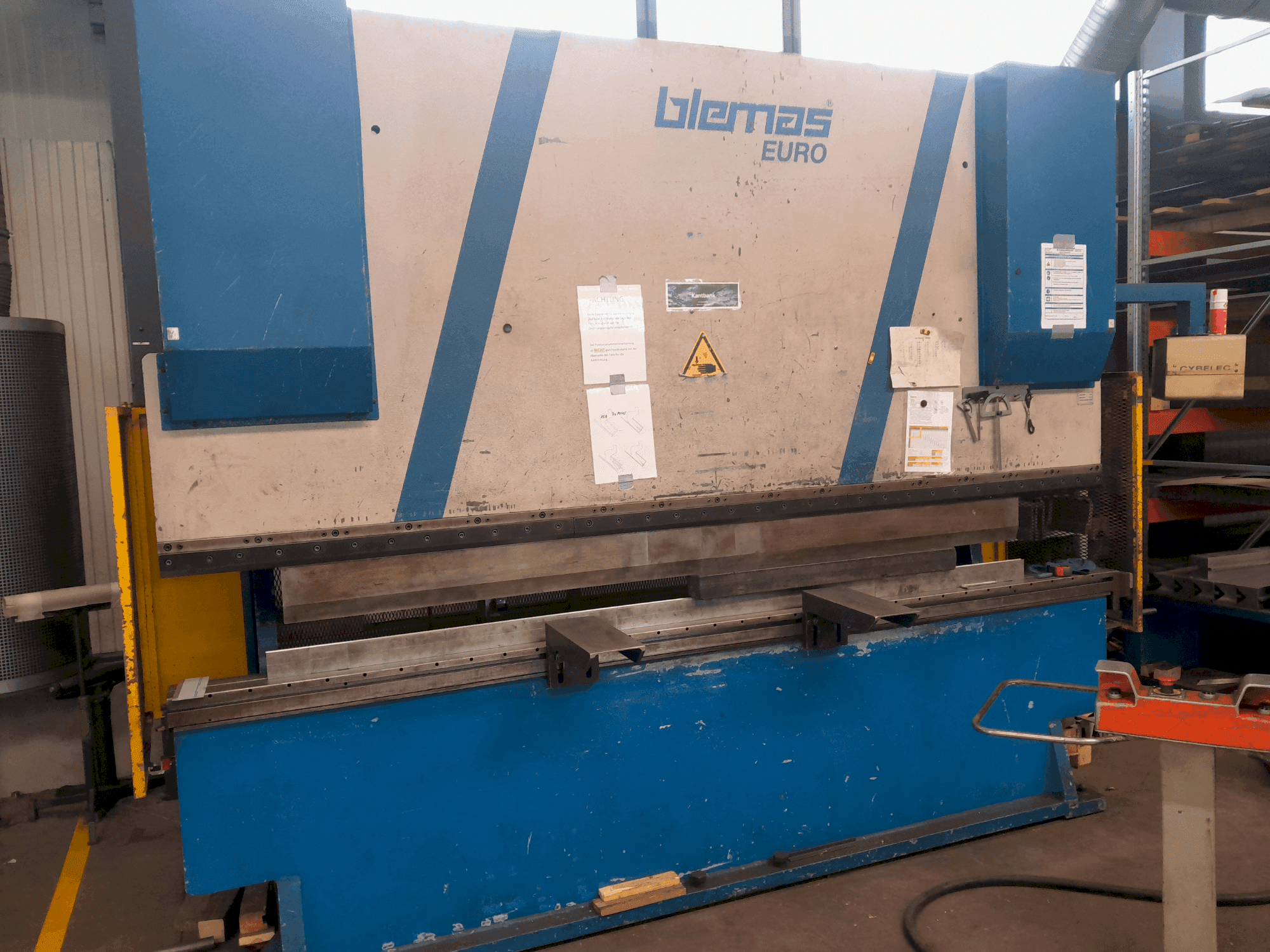 MACHINE_IMG_ALT_FRONT_VIEW