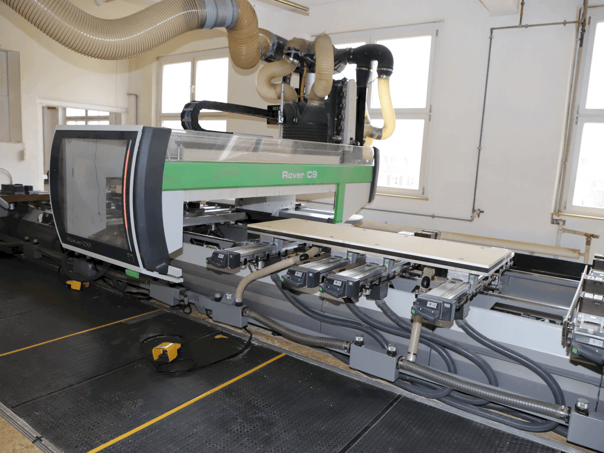 MACHINE_IMG_ALT_FRONT_VIEW