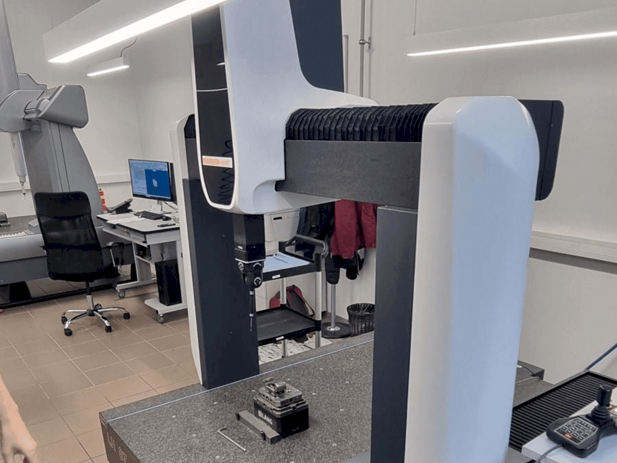 MACHINE_IMG_ALT_FRONT_VIEW