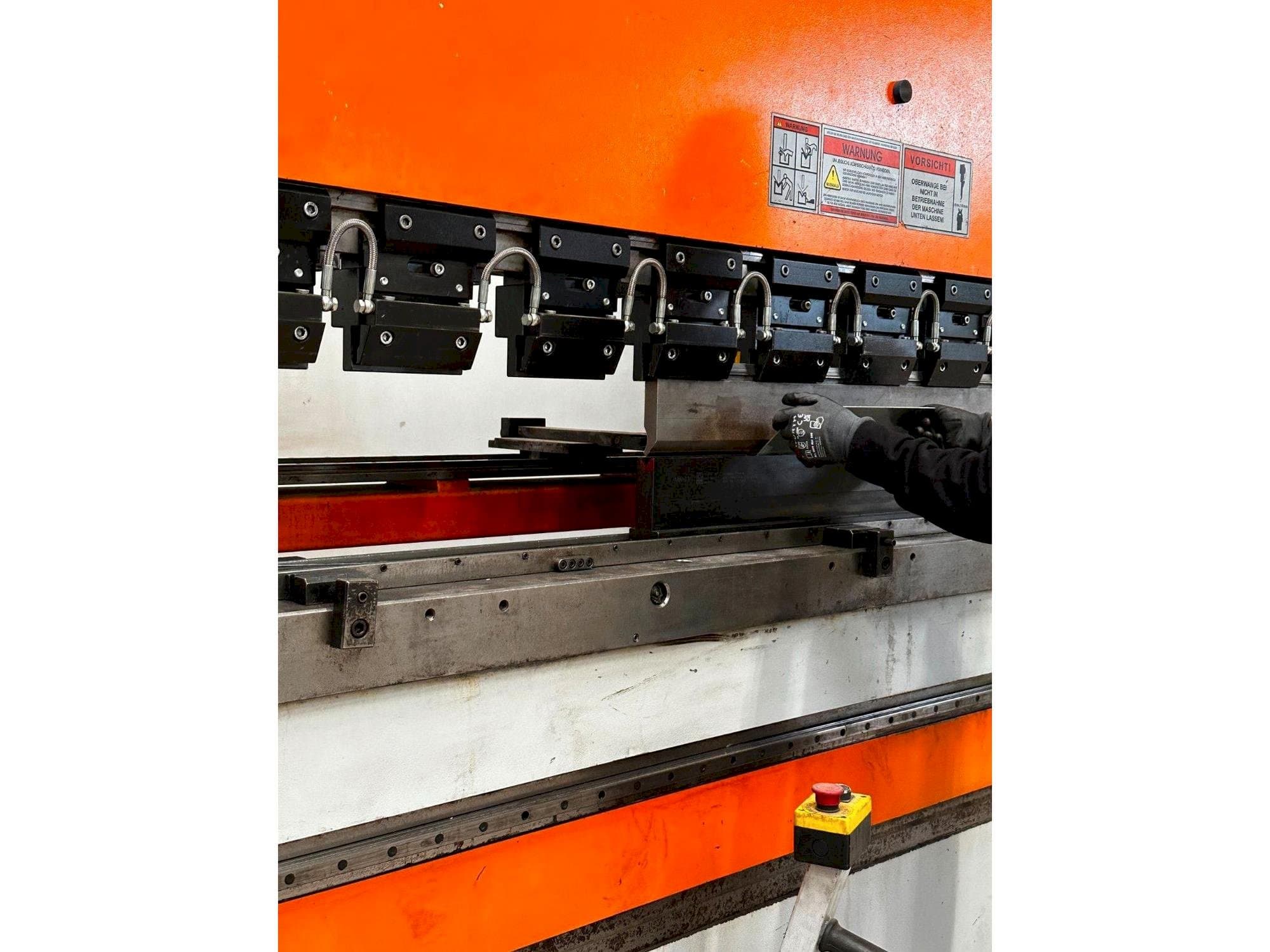 MACHINE_IMG_ALT_LEFT_SIDE_VIEW
