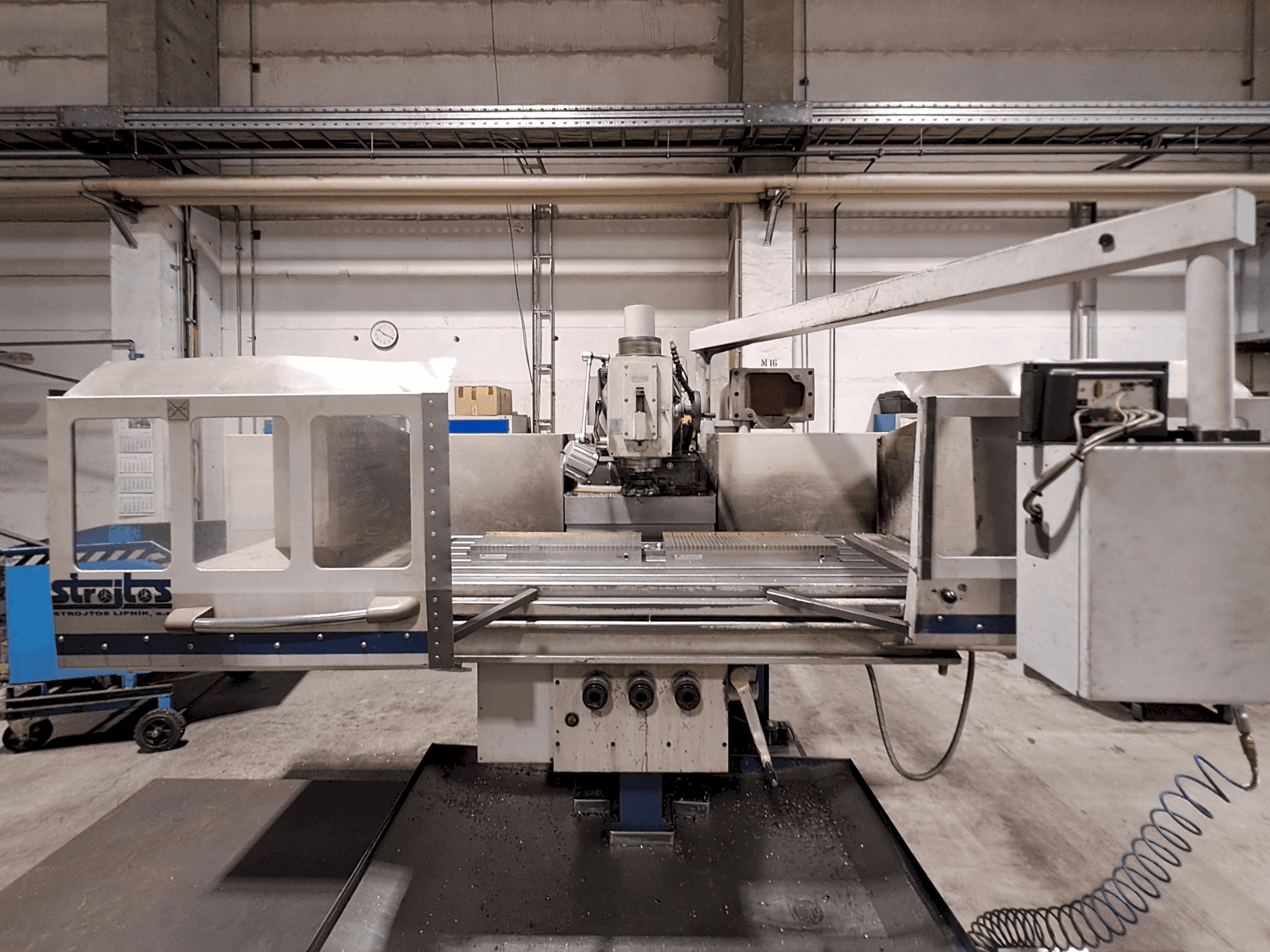 MACHINE_IMG_ALT_FRONT_VIEW