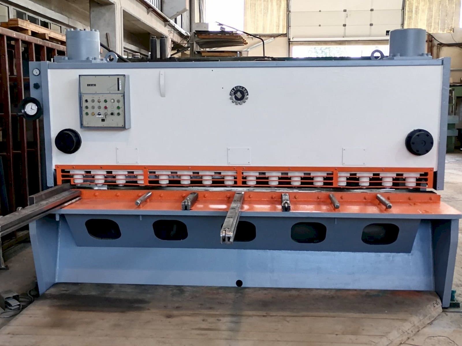 MACHINE_IMG_ALT_FRONT_VIEW