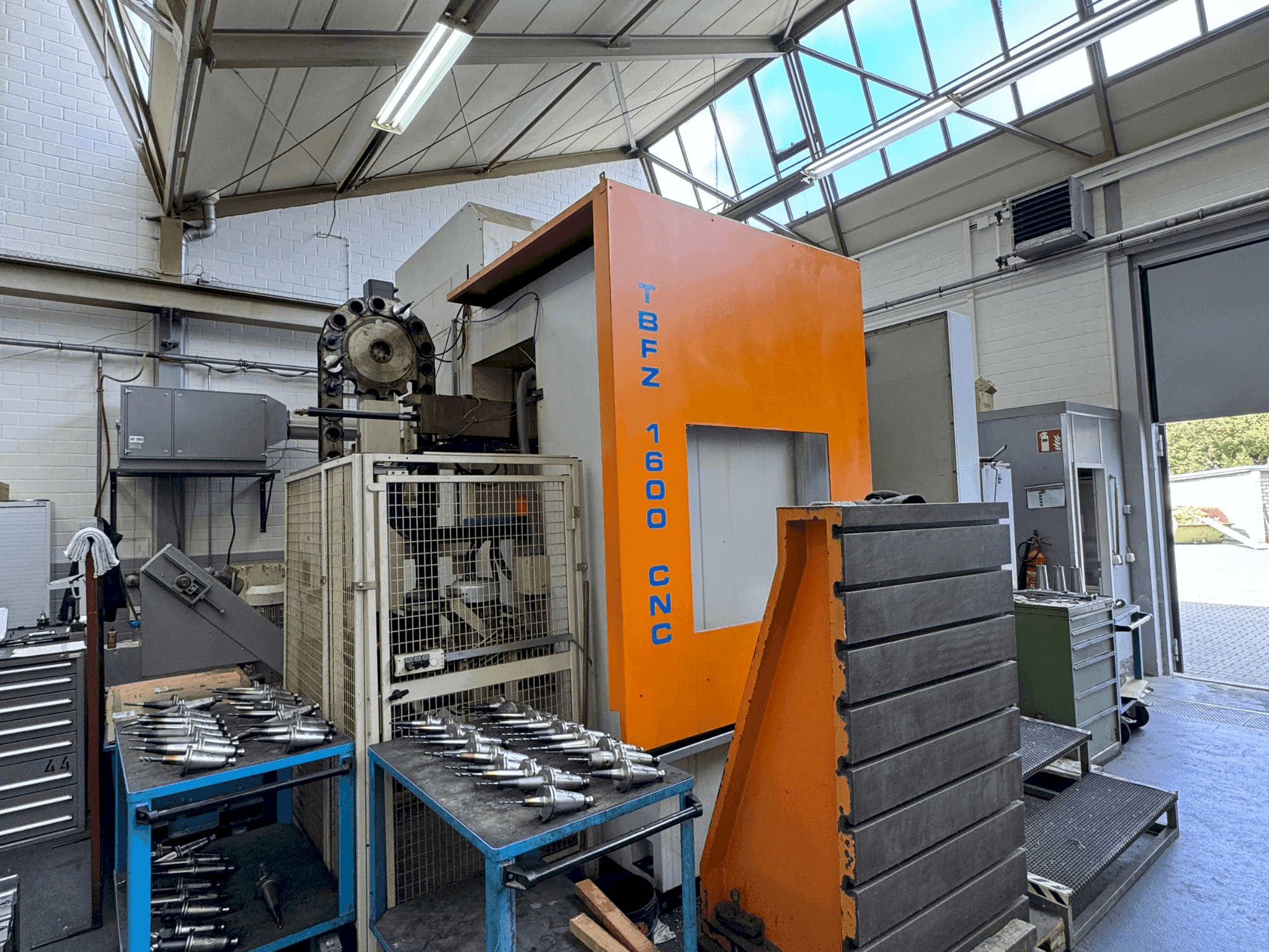 MACHINE_IMG_ALT_FRONT_VIEW