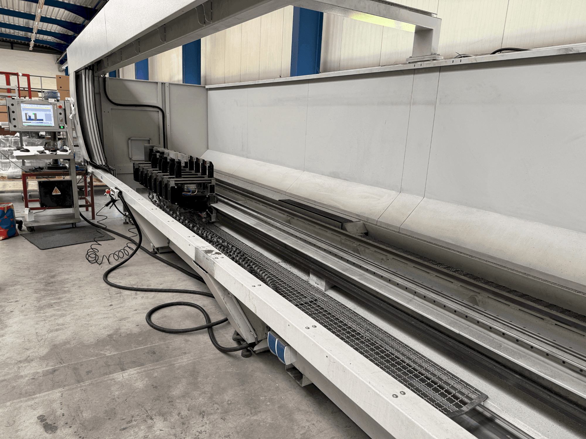 MACHINE_IMG_ALT_FRONT_VIEW