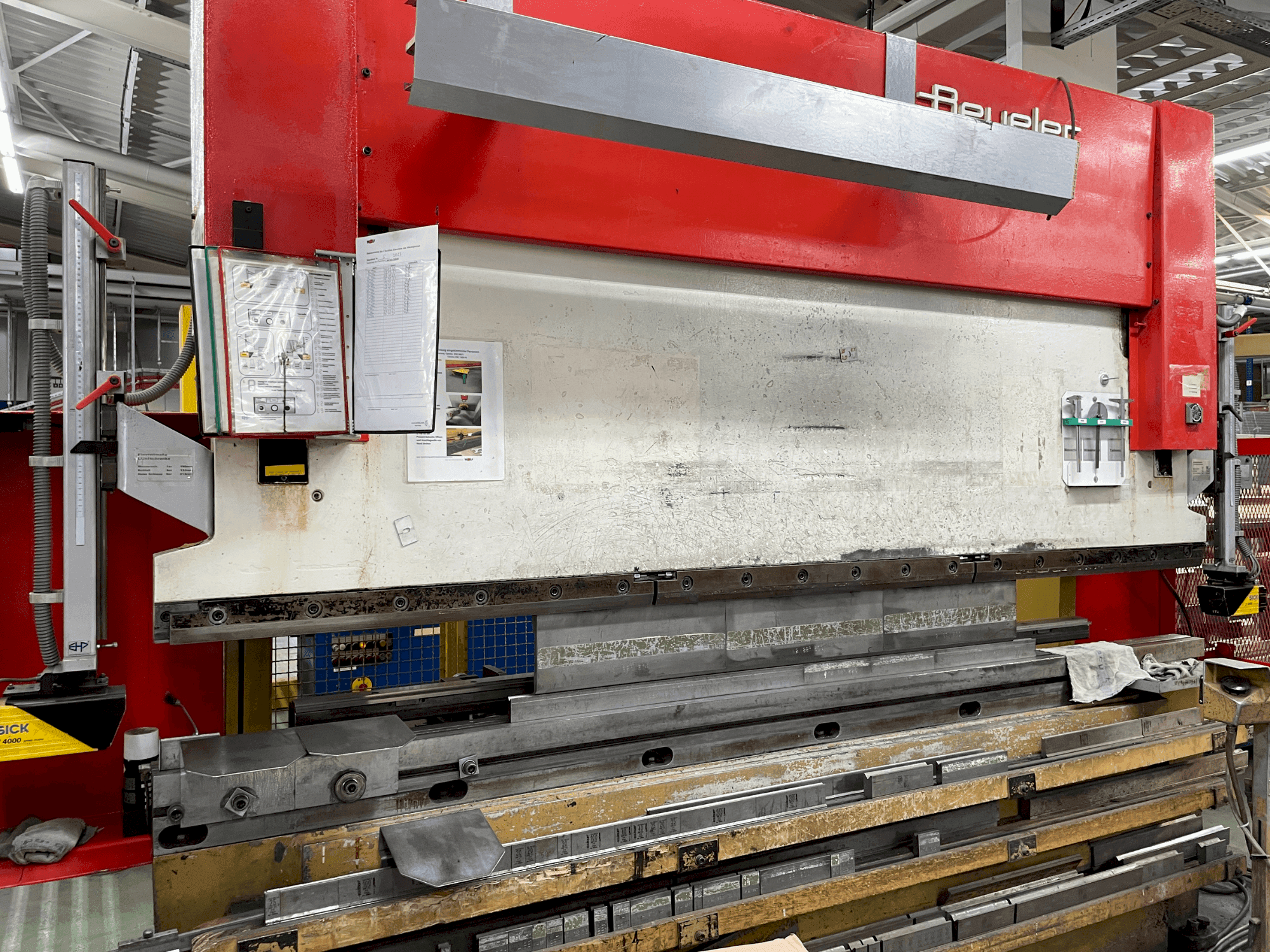 MACHINE_IMG_ALT_FRONT_VIEW