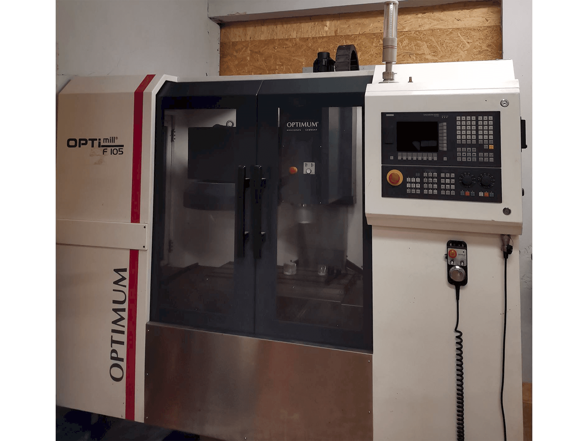 Front view of Optimum F105 machine