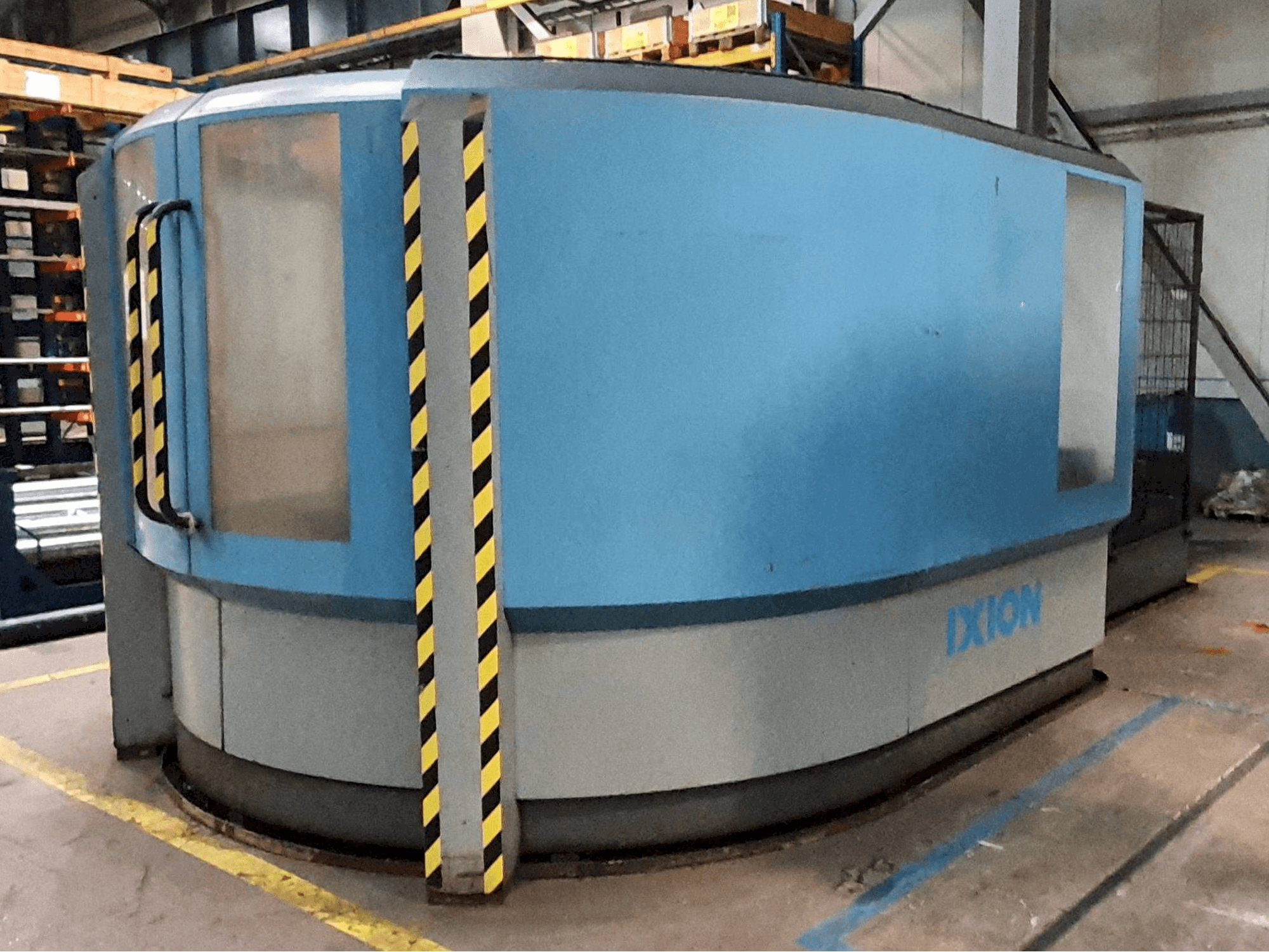 Front view of IXION TL1004 machine