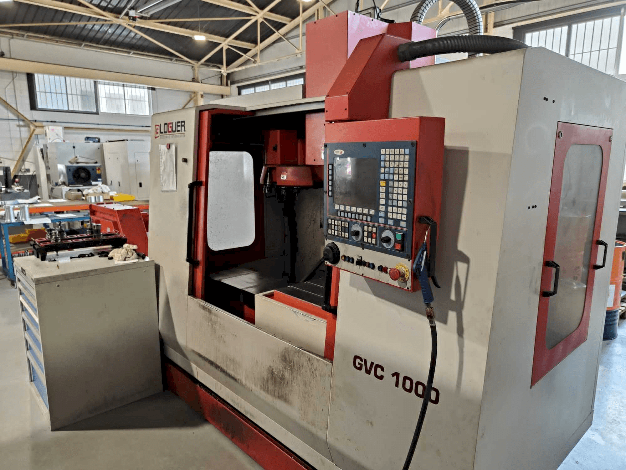 Front view of LAGUN GVC 1000 machine