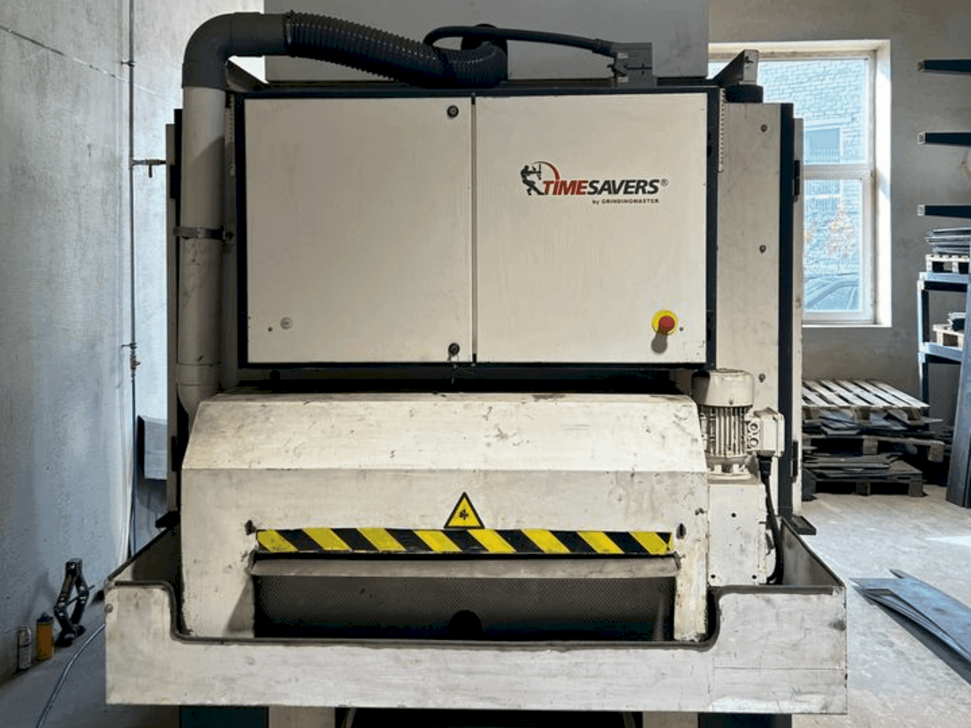 MACHINE_IMG_ALT_FRONT_VIEW