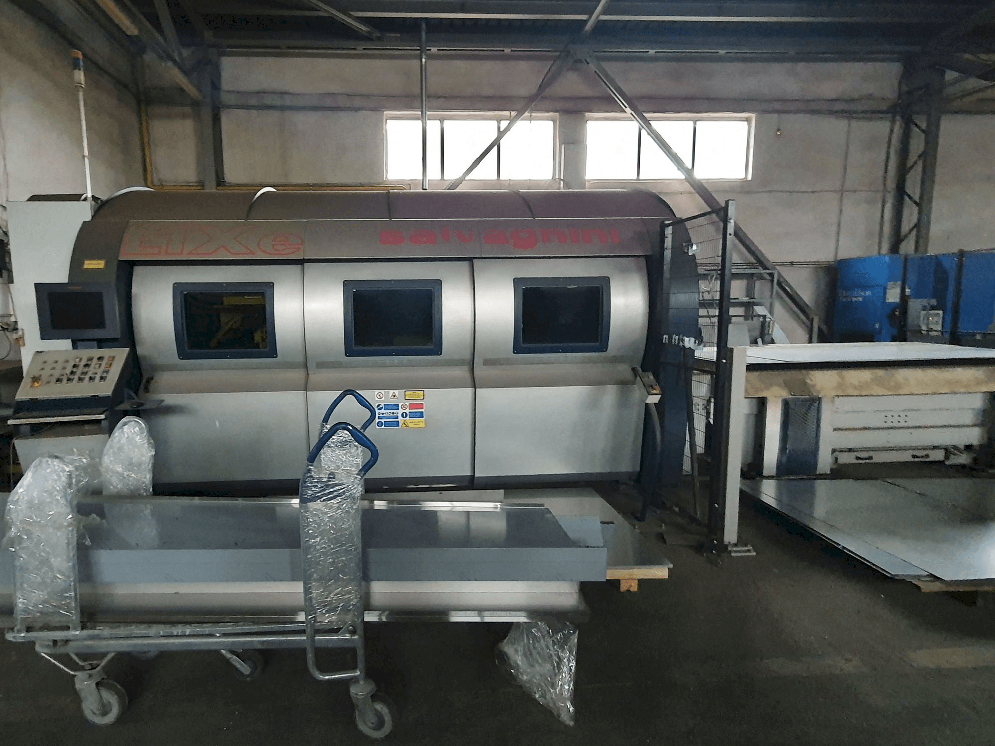 Front view of Salvagnini L1X machine