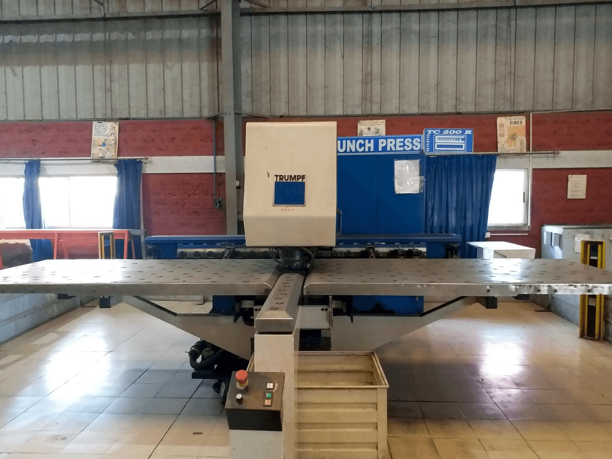 Front view of Trumpf Trumatic 200 machine