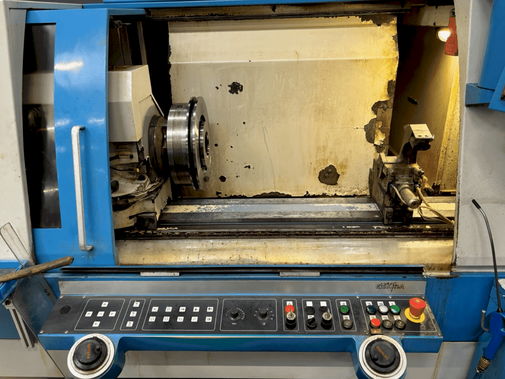 MACHINE_IMG_ALT_WORKING_ROOM