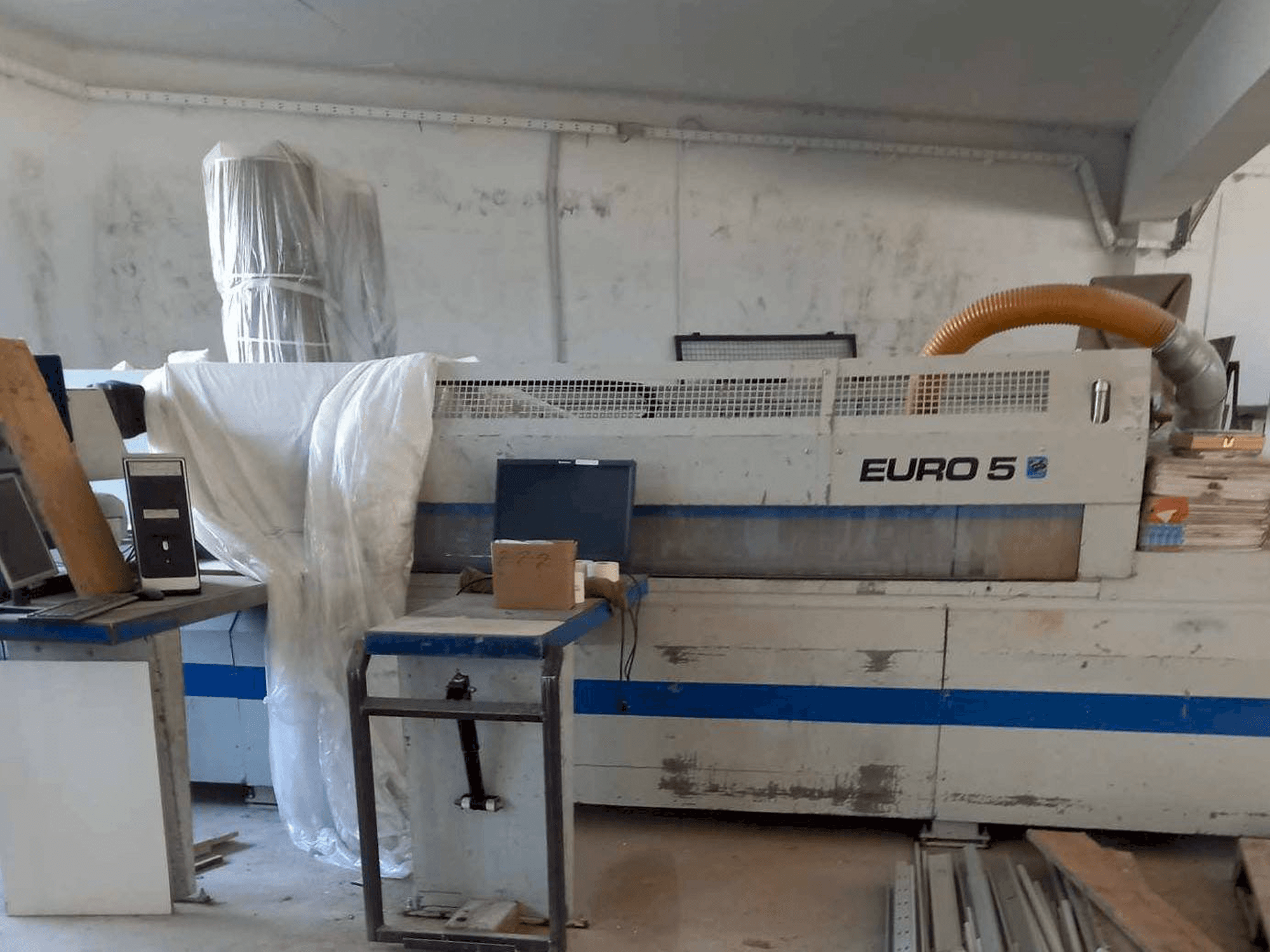 MACHINE_IMG_ALT_FRONT_VIEW