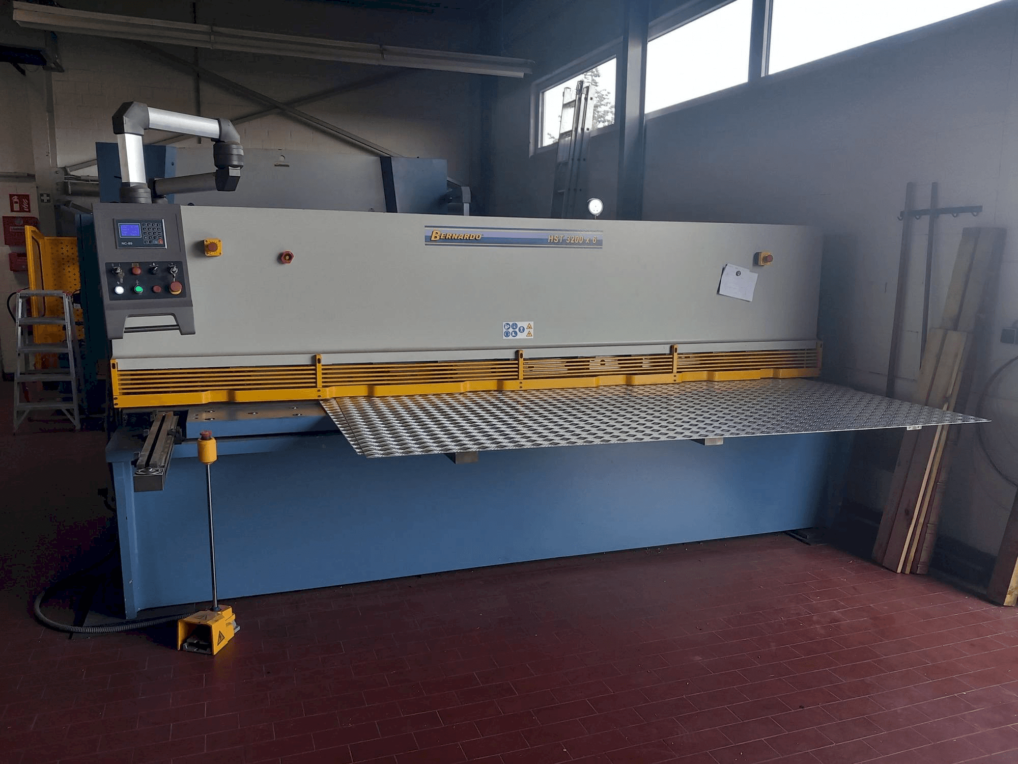 MACHINE_IMG_ALT_FRONT_VIEW