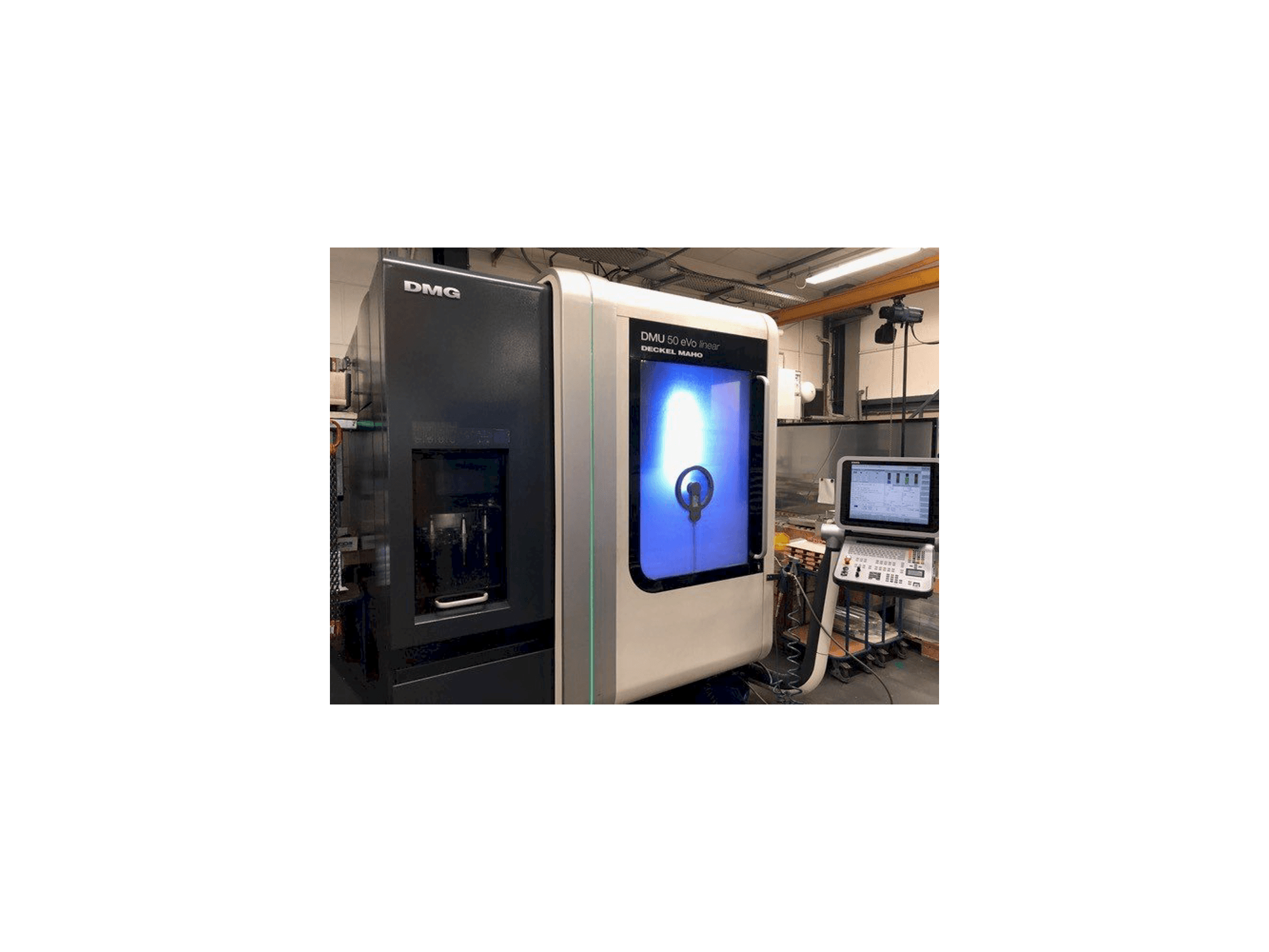 Front view of DECKEL MAHO DMU 50 eVo Linear machine