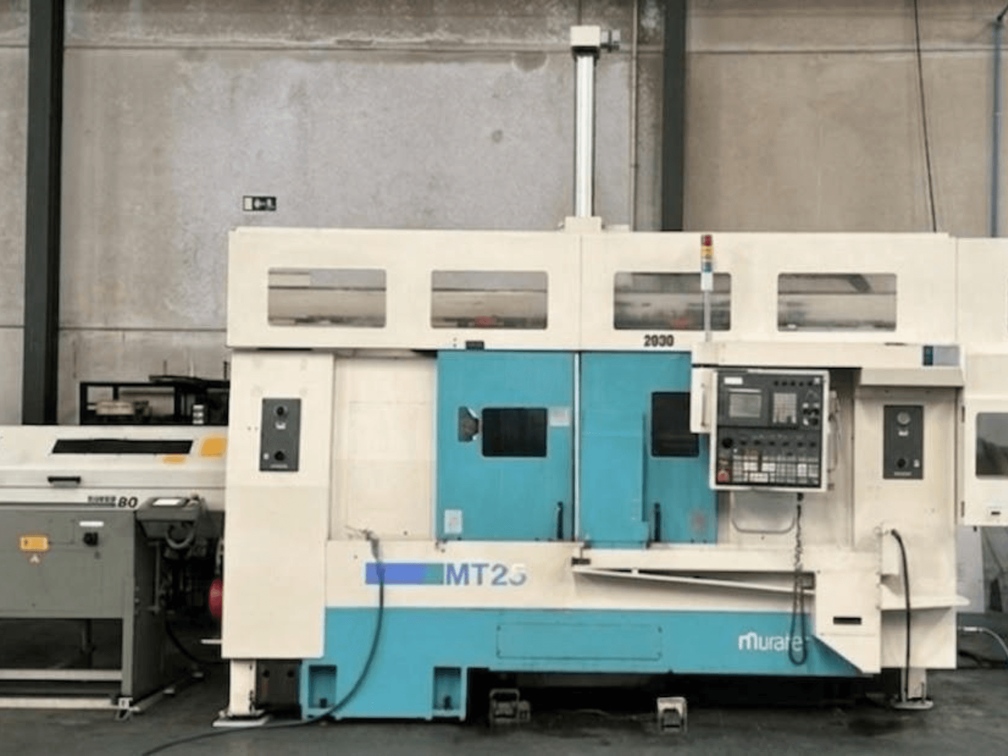 Токарний центр Muratec MT 25 MY, вид збоку, з панеллю керування та синьо-білим зовнішнім виглядом.