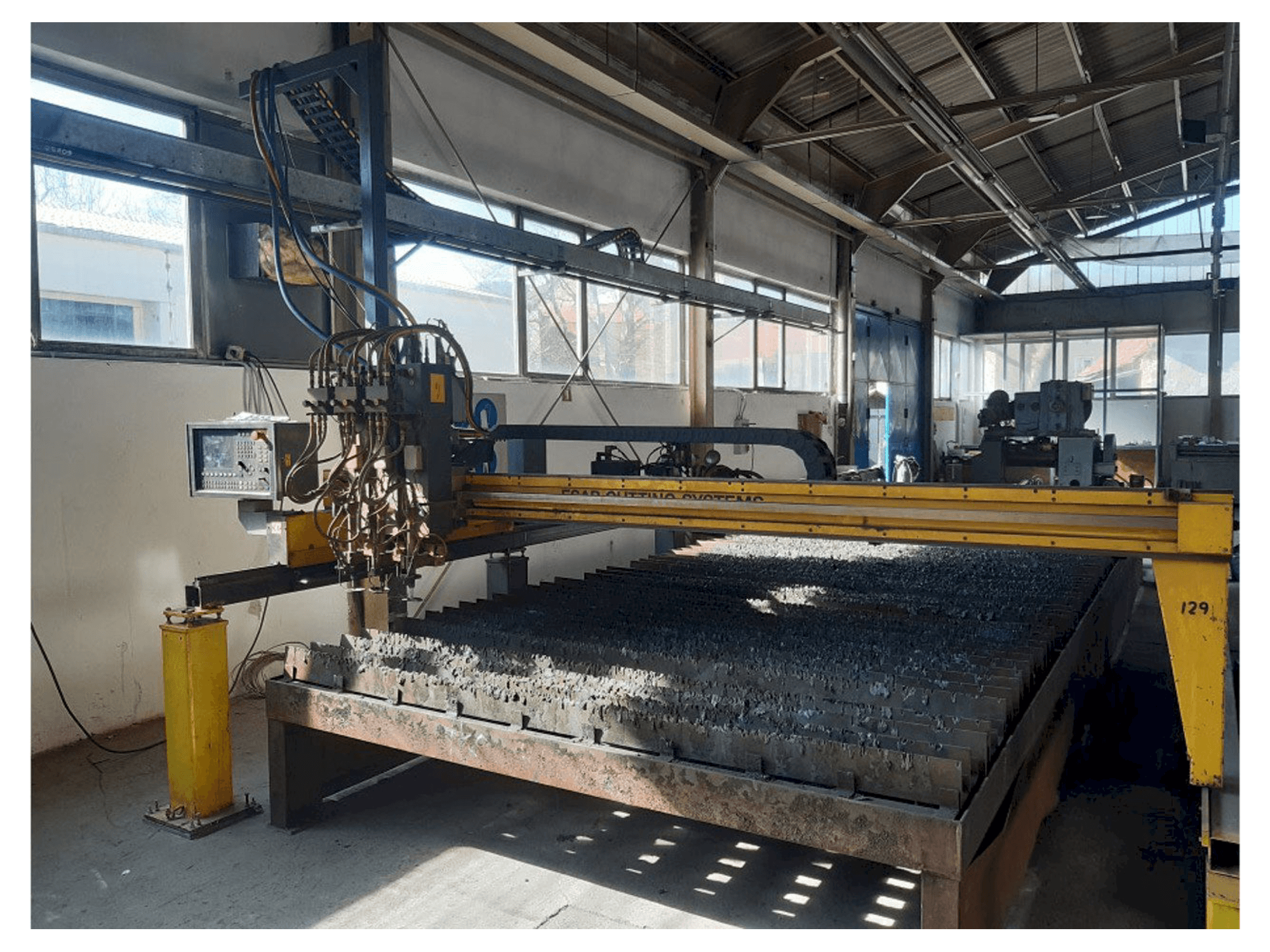 Front view of ESAB CXC-P3500 machine