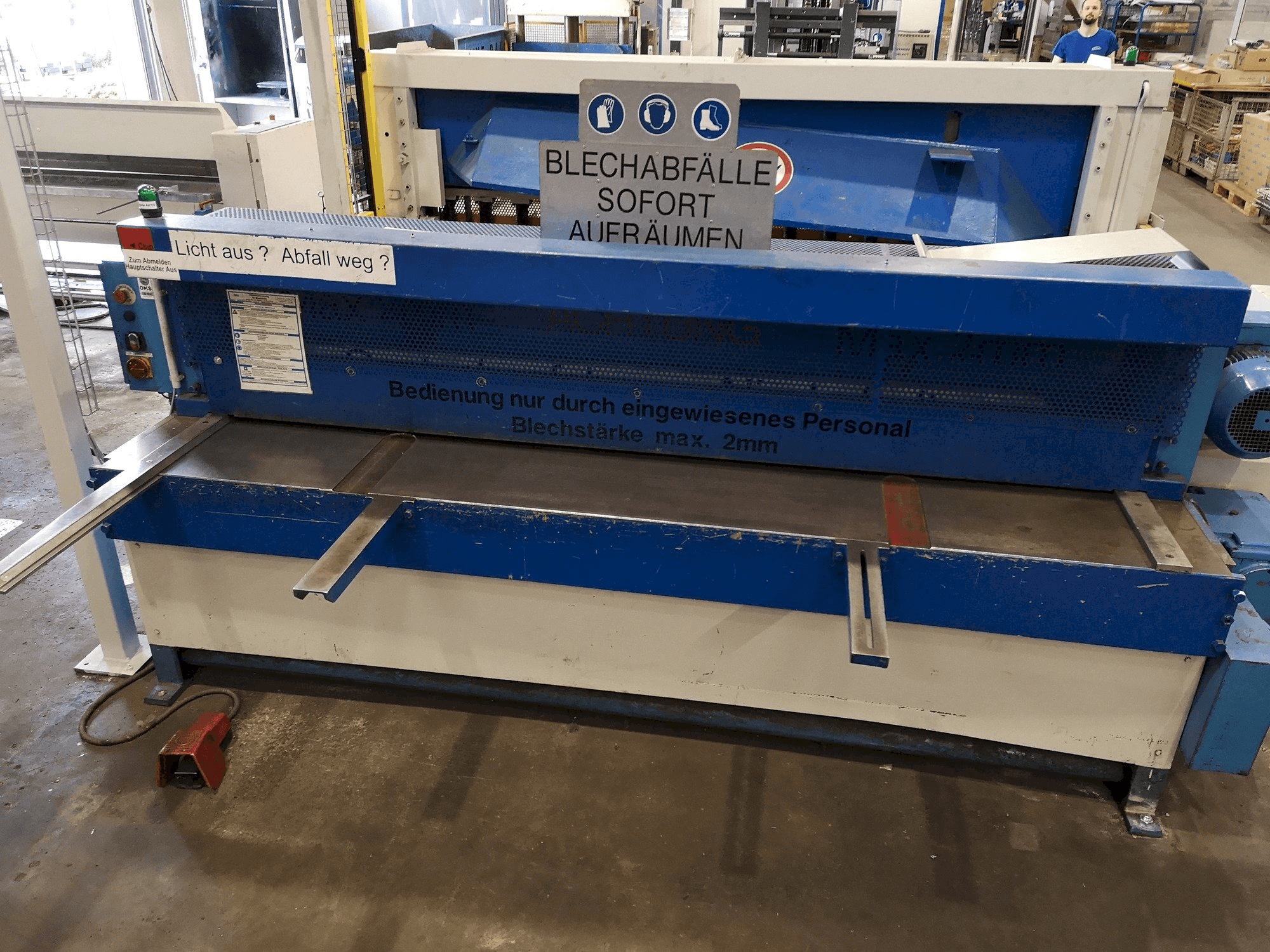 Front view of KNUTH KMT 2500/3 machine