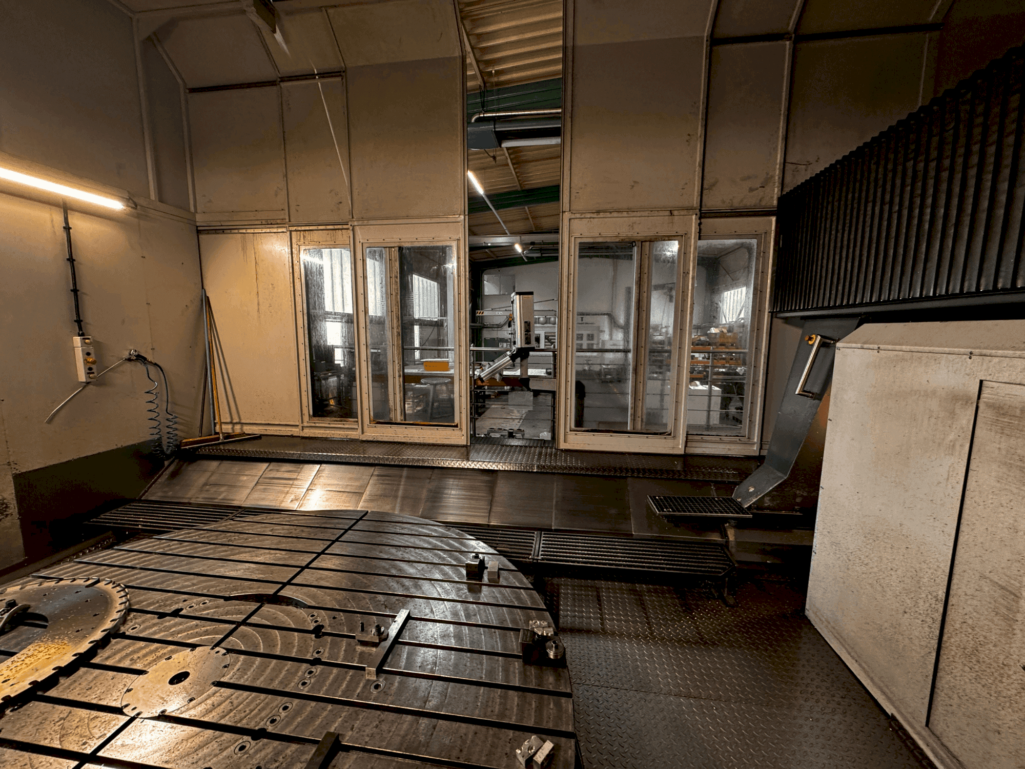 MACHINE_IMG_ALT_FRONT_VIEW