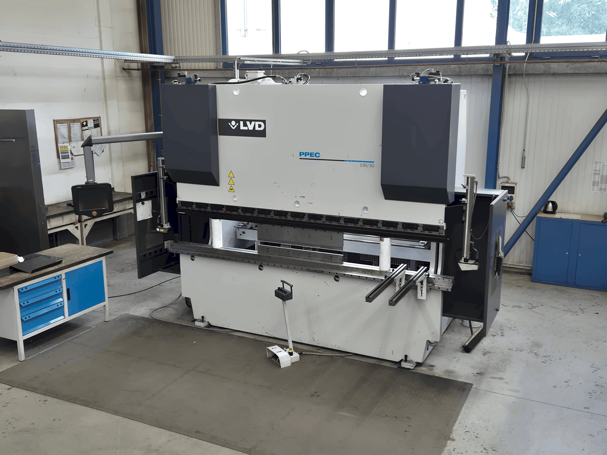 MACHINE_IMG_ALT_FRONT_VIEW