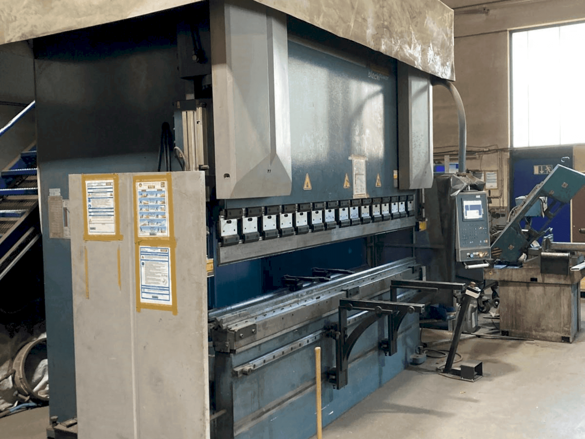 MACHINE_IMG_ALT_FRONT_VIEW