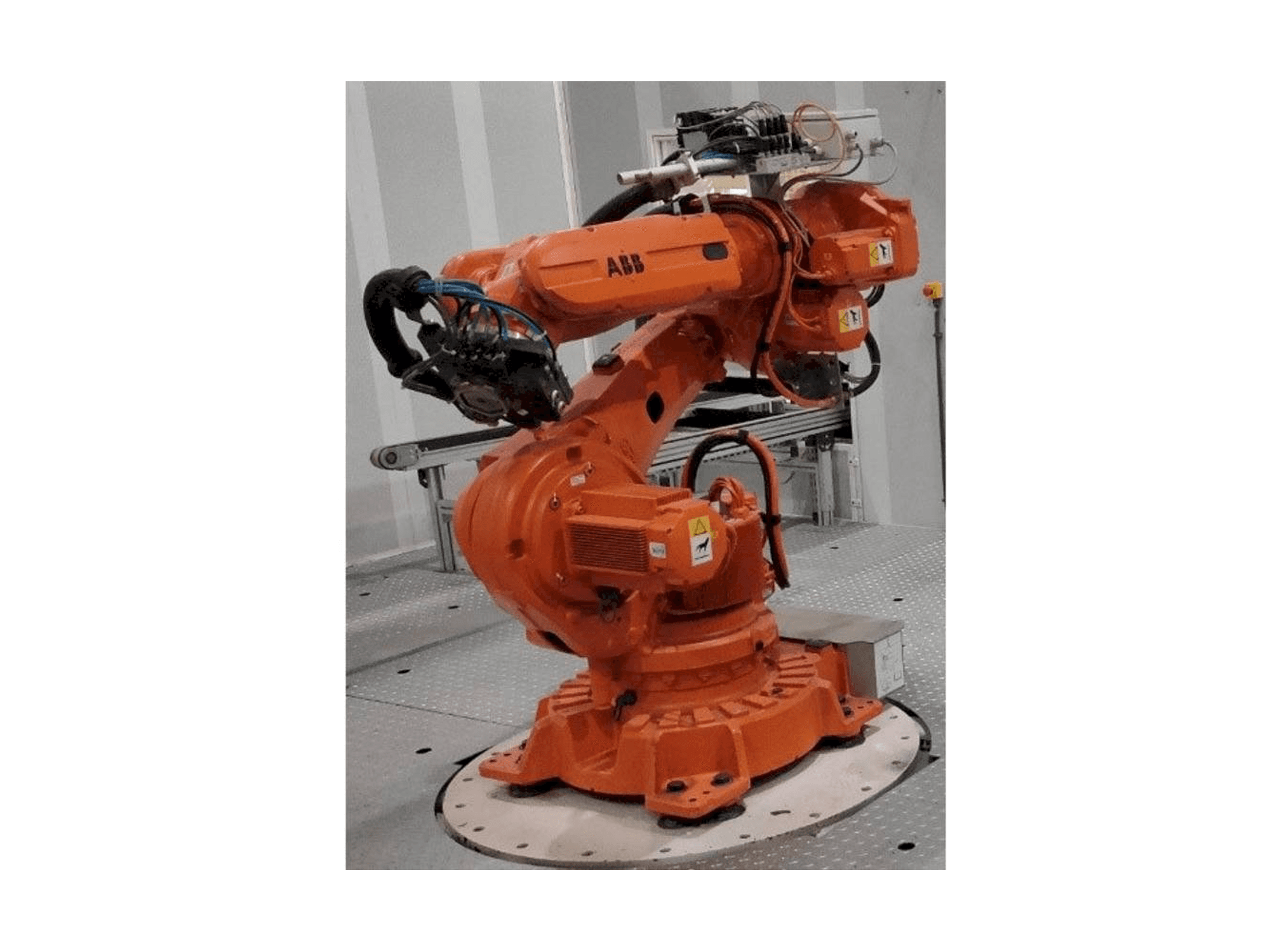 Front view of ABB IRB 6620-150/2.2 machine