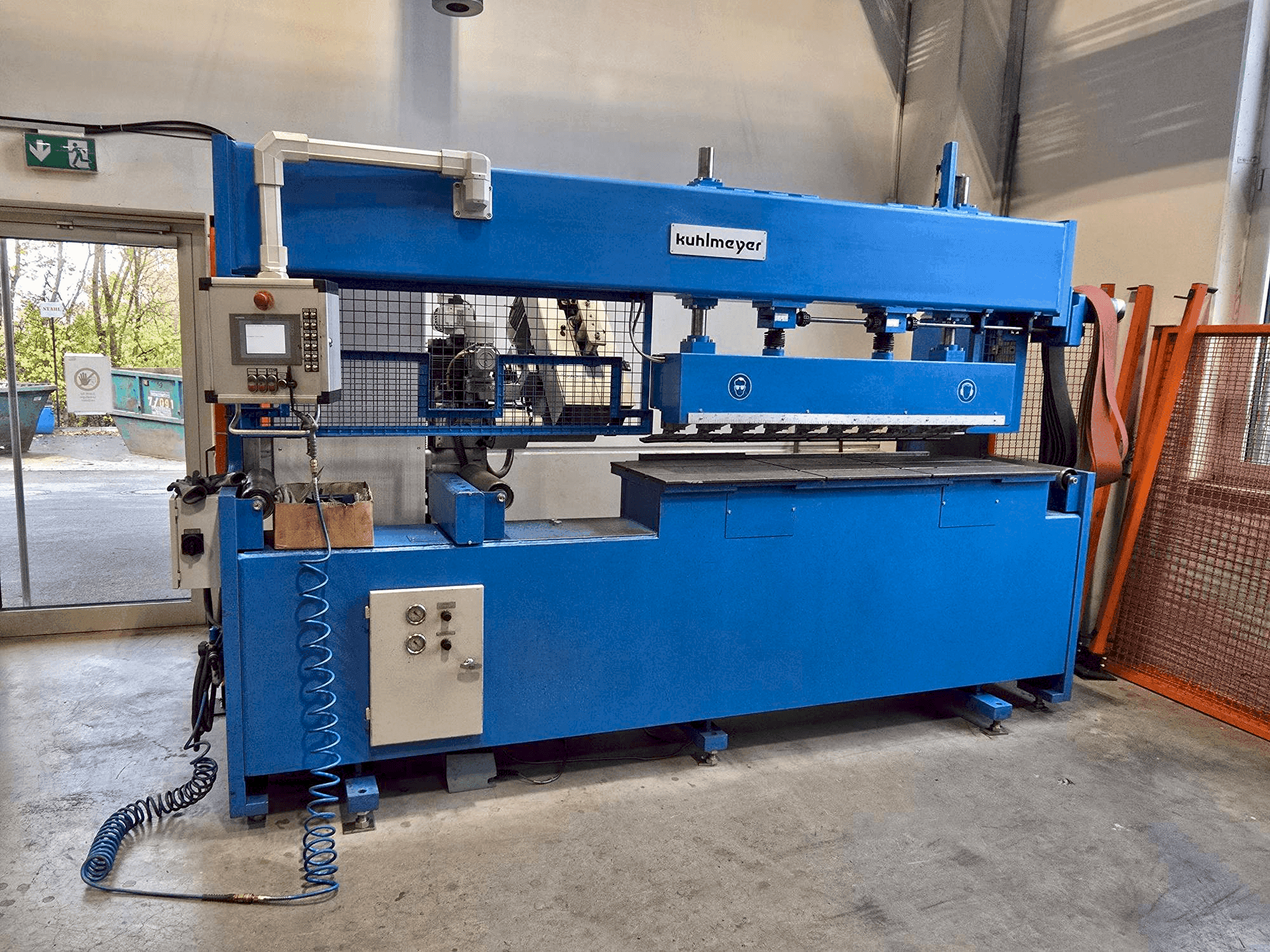 MACHINE_IMG_ALT_FRONT_VIEW