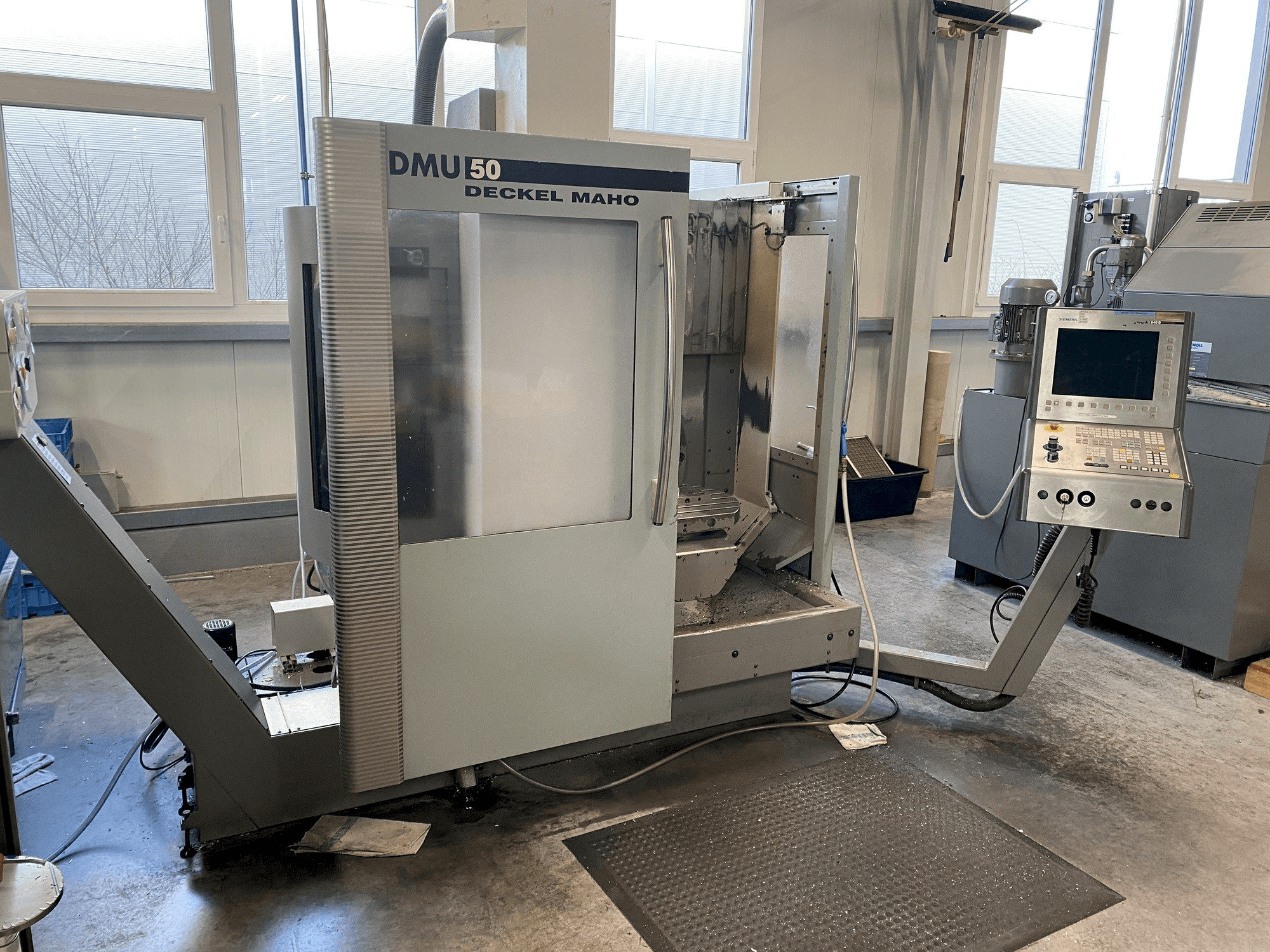 Front view of DECKEL MAHO DMU 50 machine