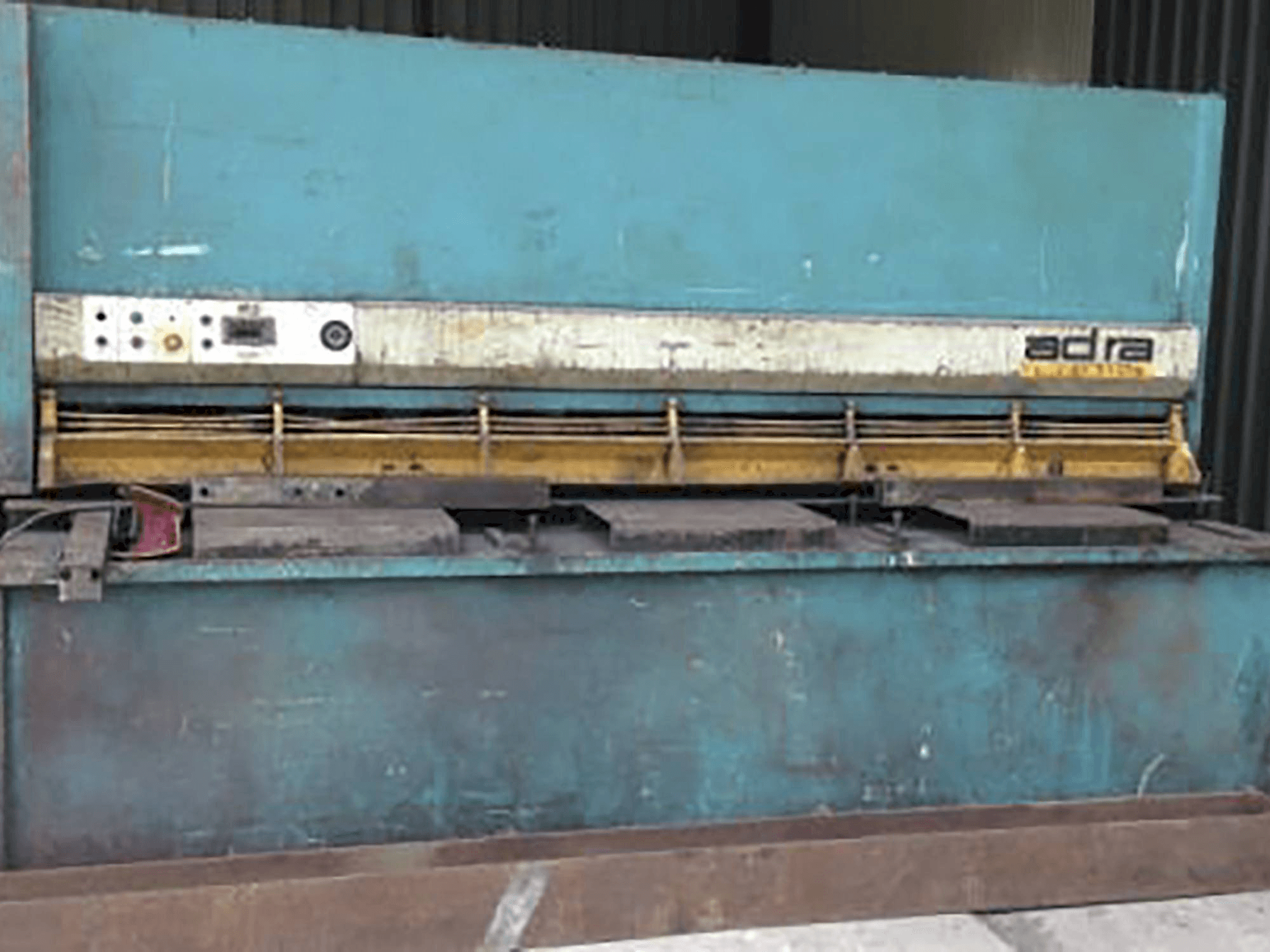 Front view of ADIRA GHS-1630 Machine