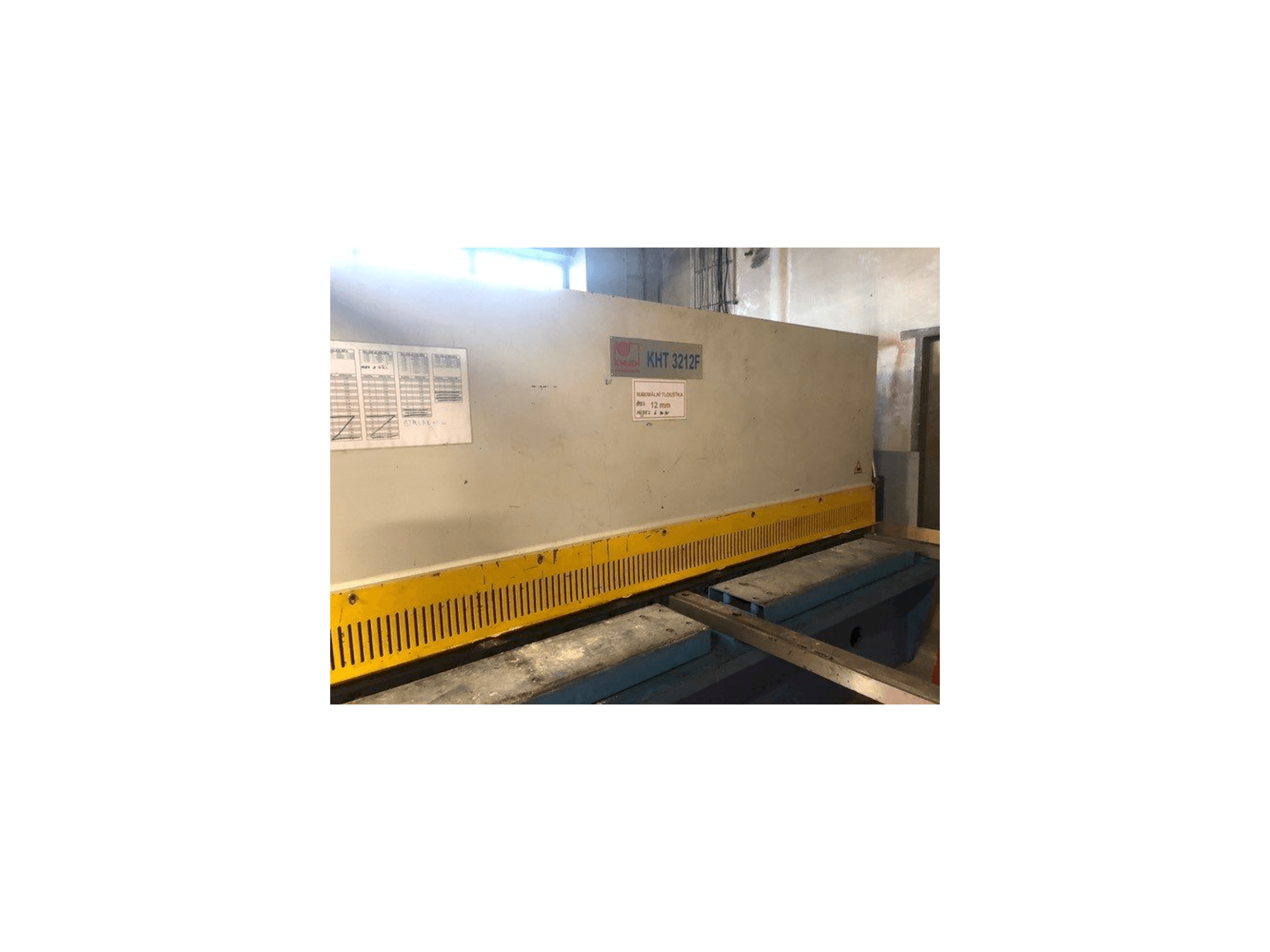 Front view of KNUTH KHT 3212 F machine