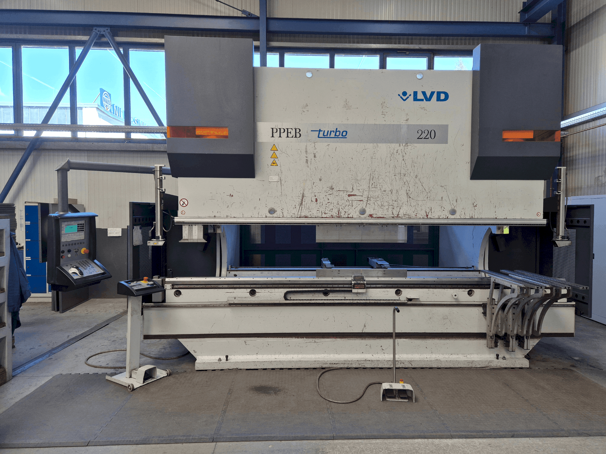 MACHINE_IMG_ALT_FRONT_VIEW