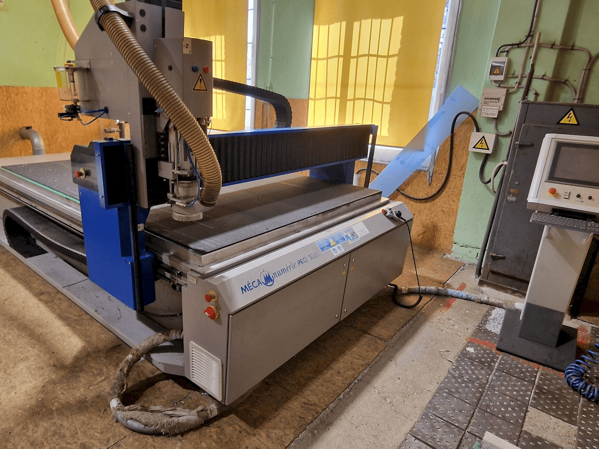 MACHINE_IMG_ALT_FRONT_VIEW