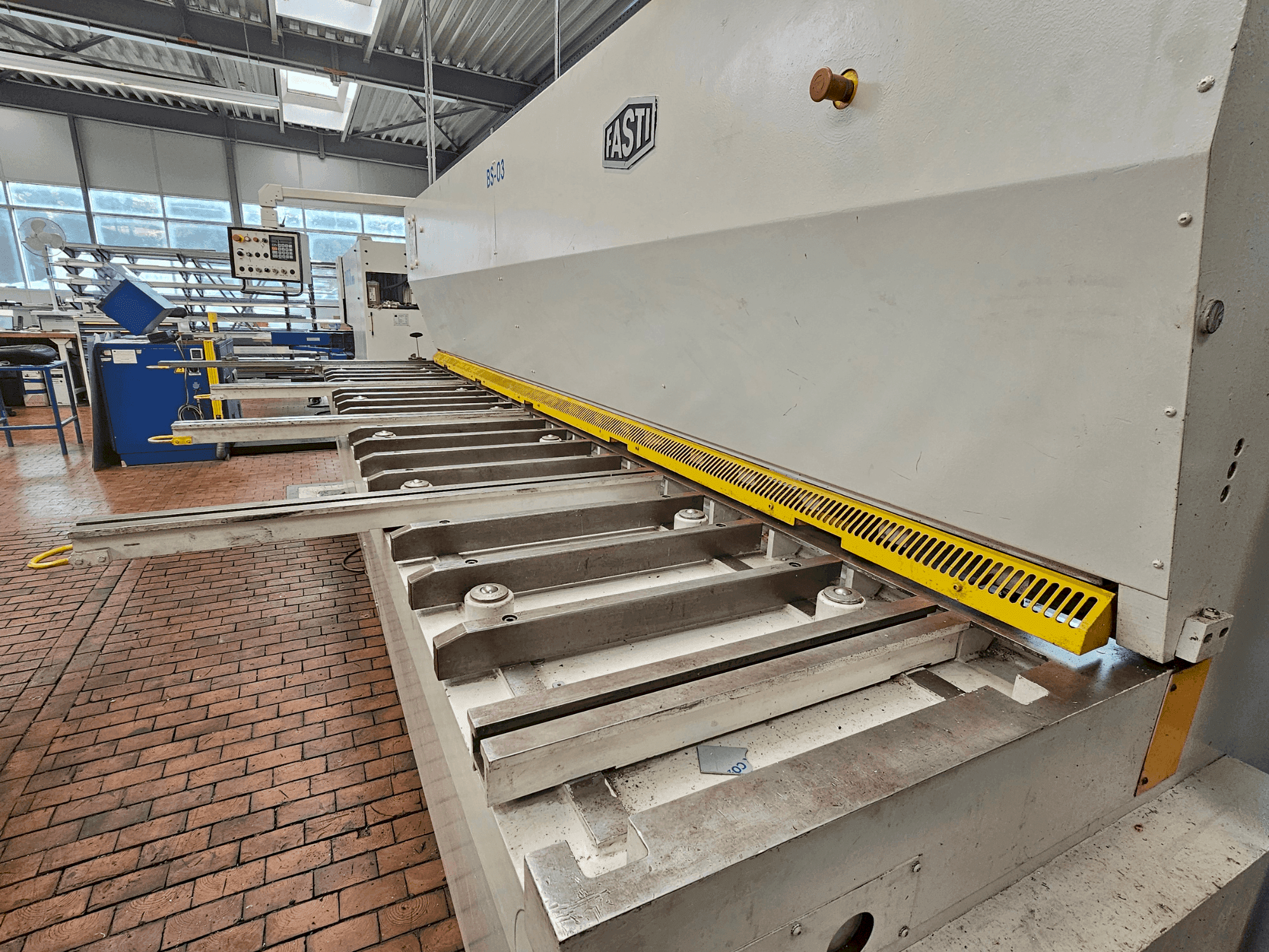 MACHINE_IMG_ALT_FRONT_VIEW