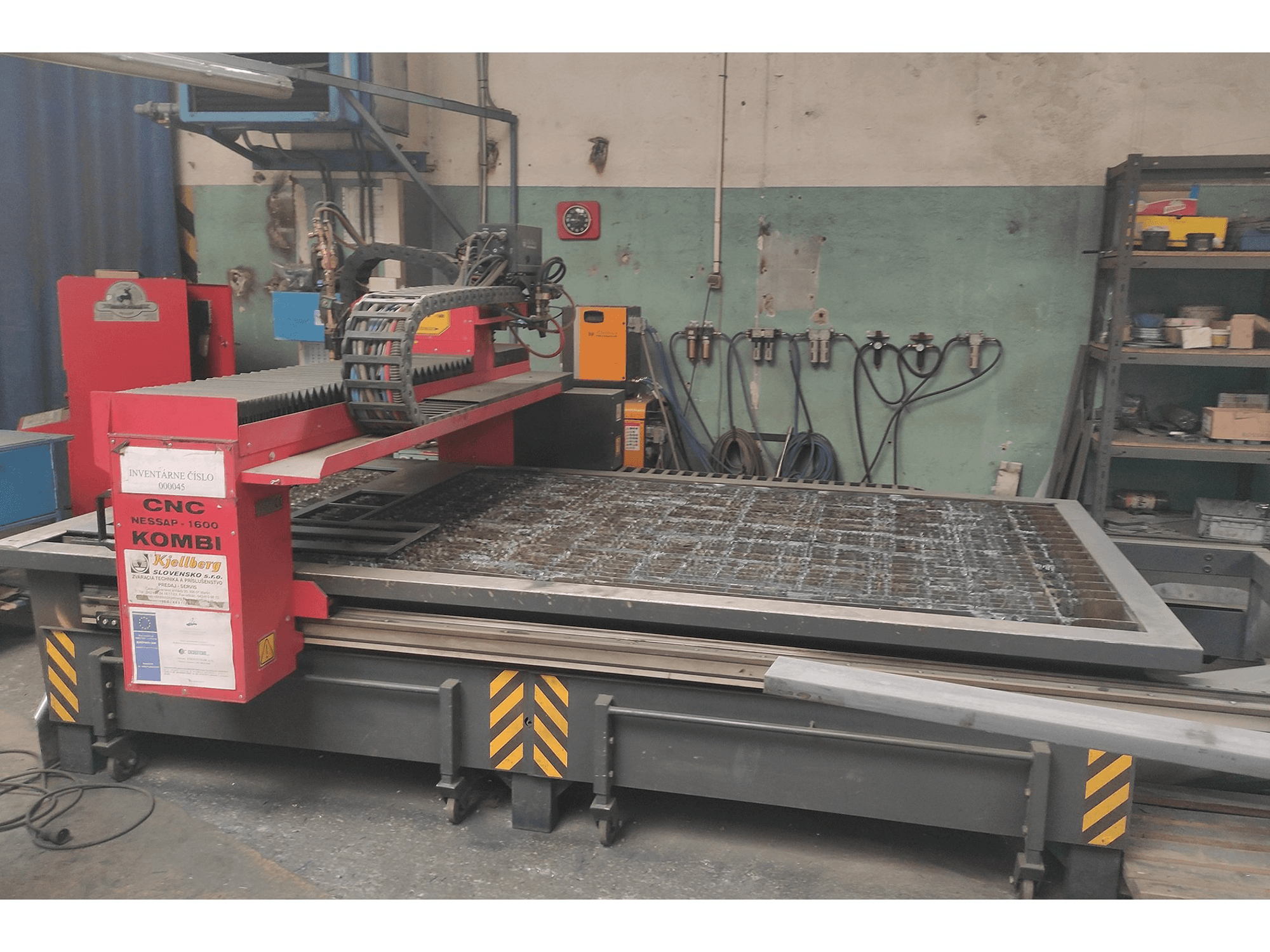 Front view of Nessap 1600 Kombi Plus machine