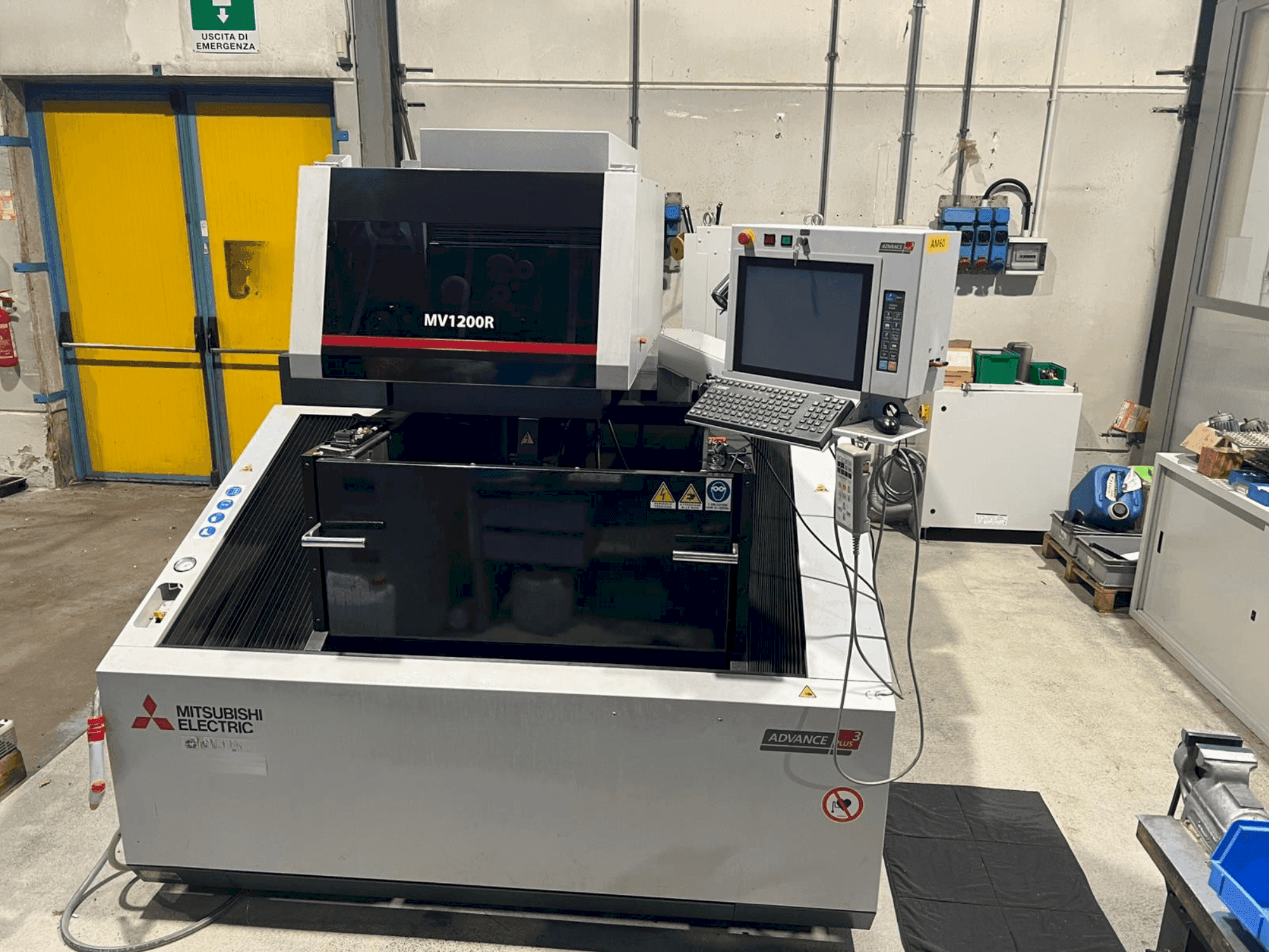 MACHINE_IMG_ALT_FRONT_VIEW