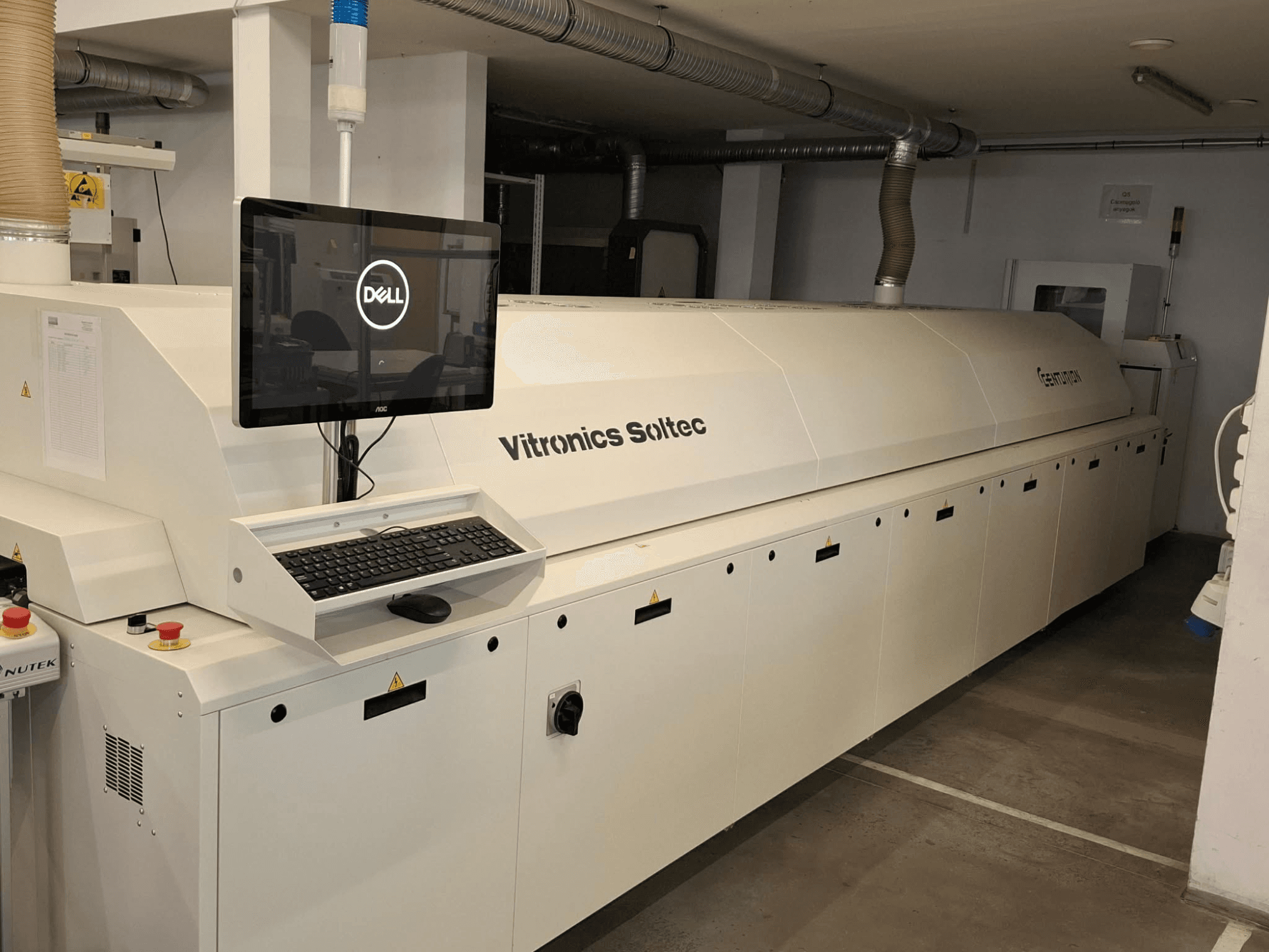 Вид спереду на обладнання для автоматизації CENTURION CT930 з монітором Dell з клавіатурою та кнопками керування.