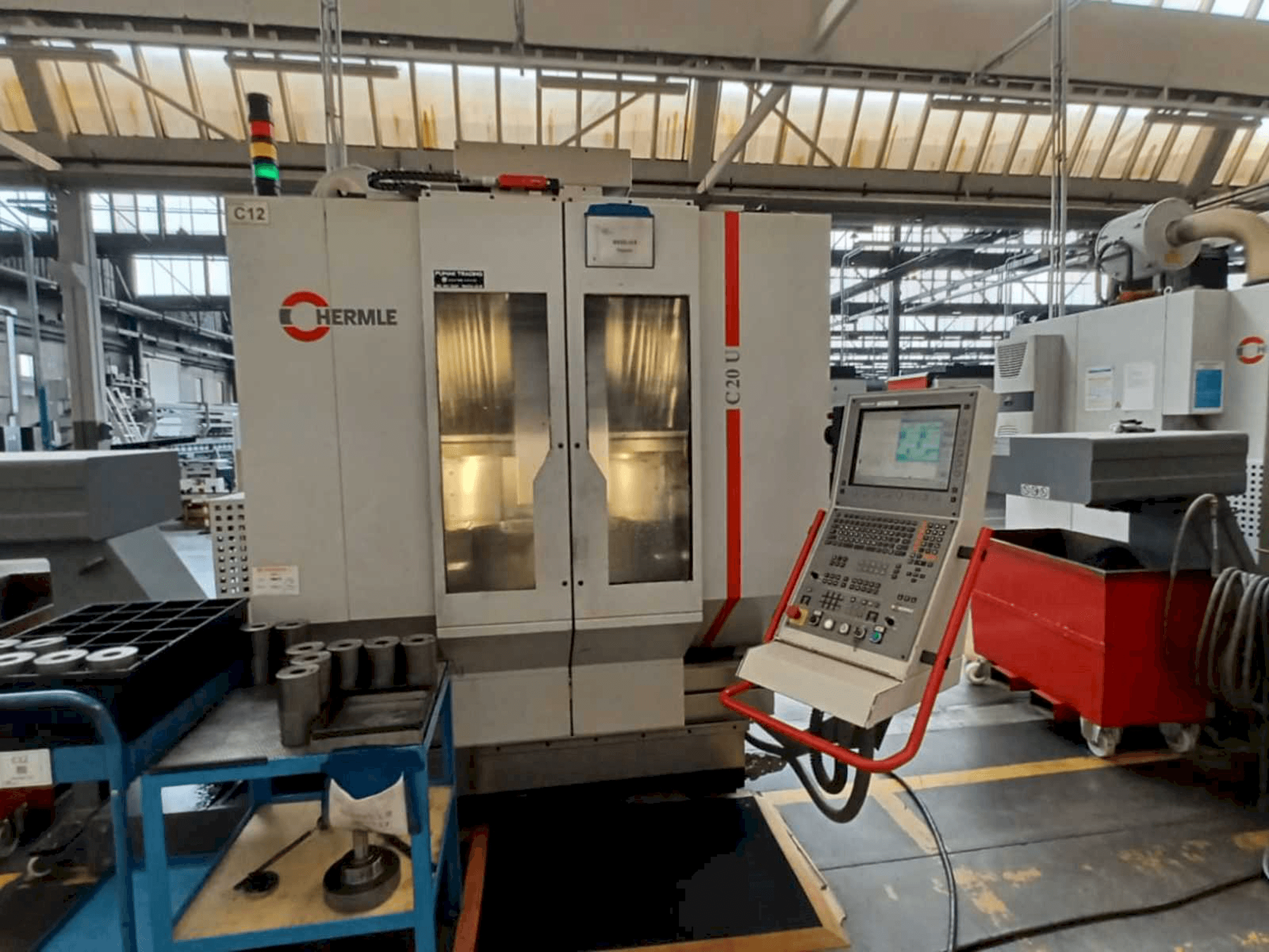 Front view of HERMLE C20U machine