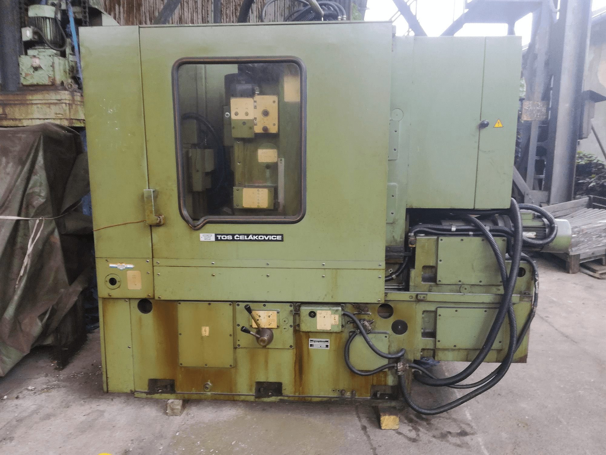 Front view of TOS OHA 16B machine