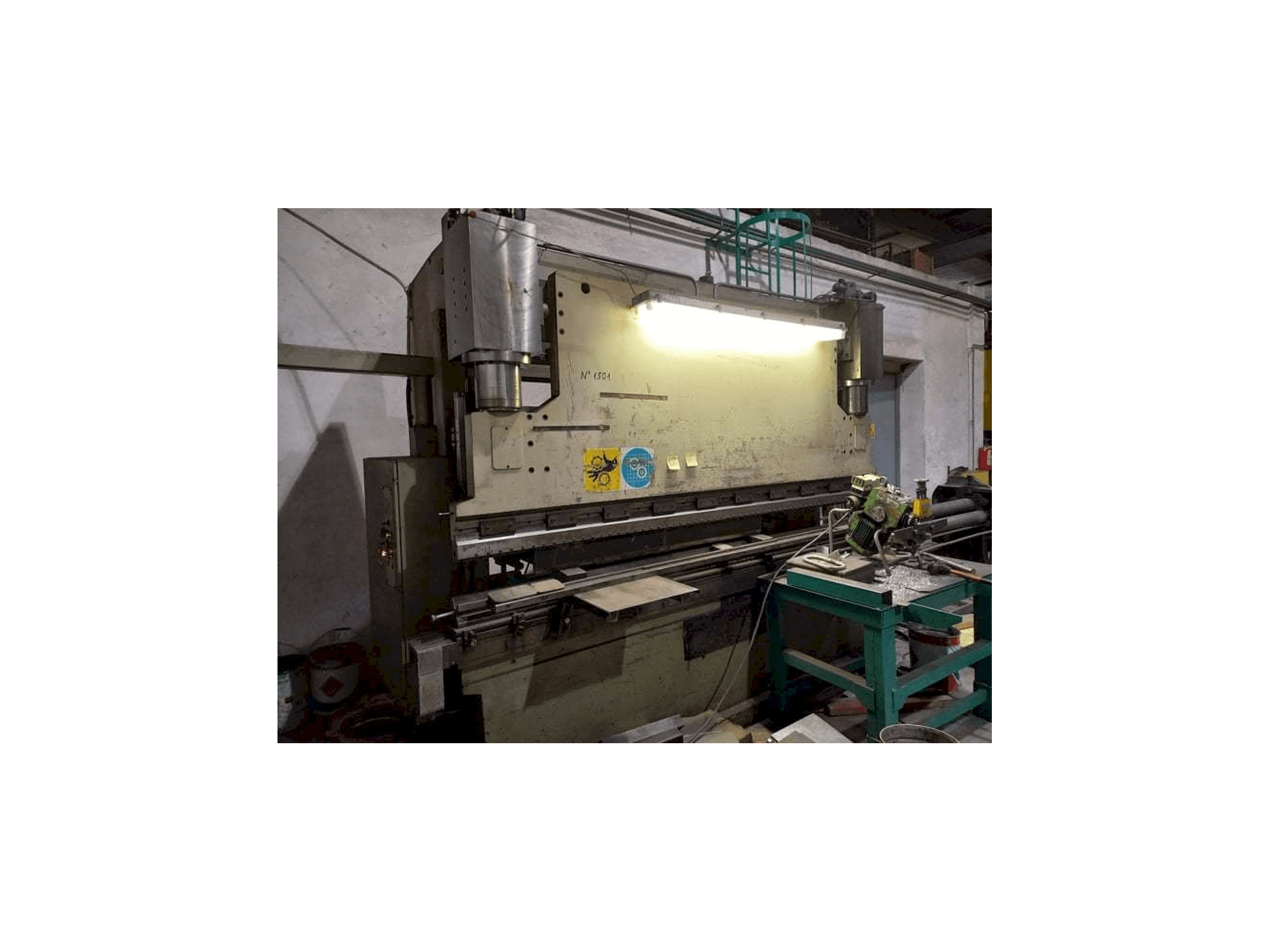 Front view of DONEWELL HP3B machine