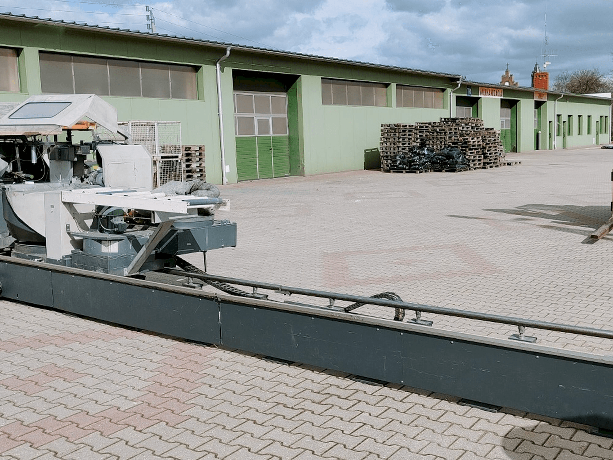 Front view of Elumatec DG 244/2 machine