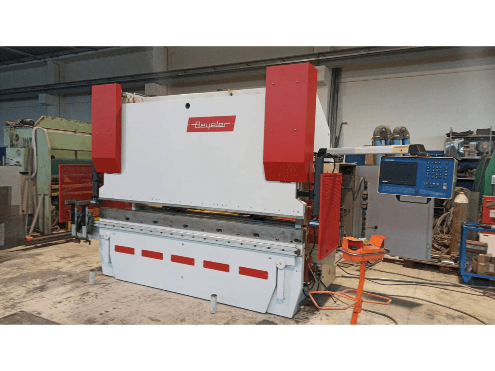 Front view of BEYELER PR8 machine